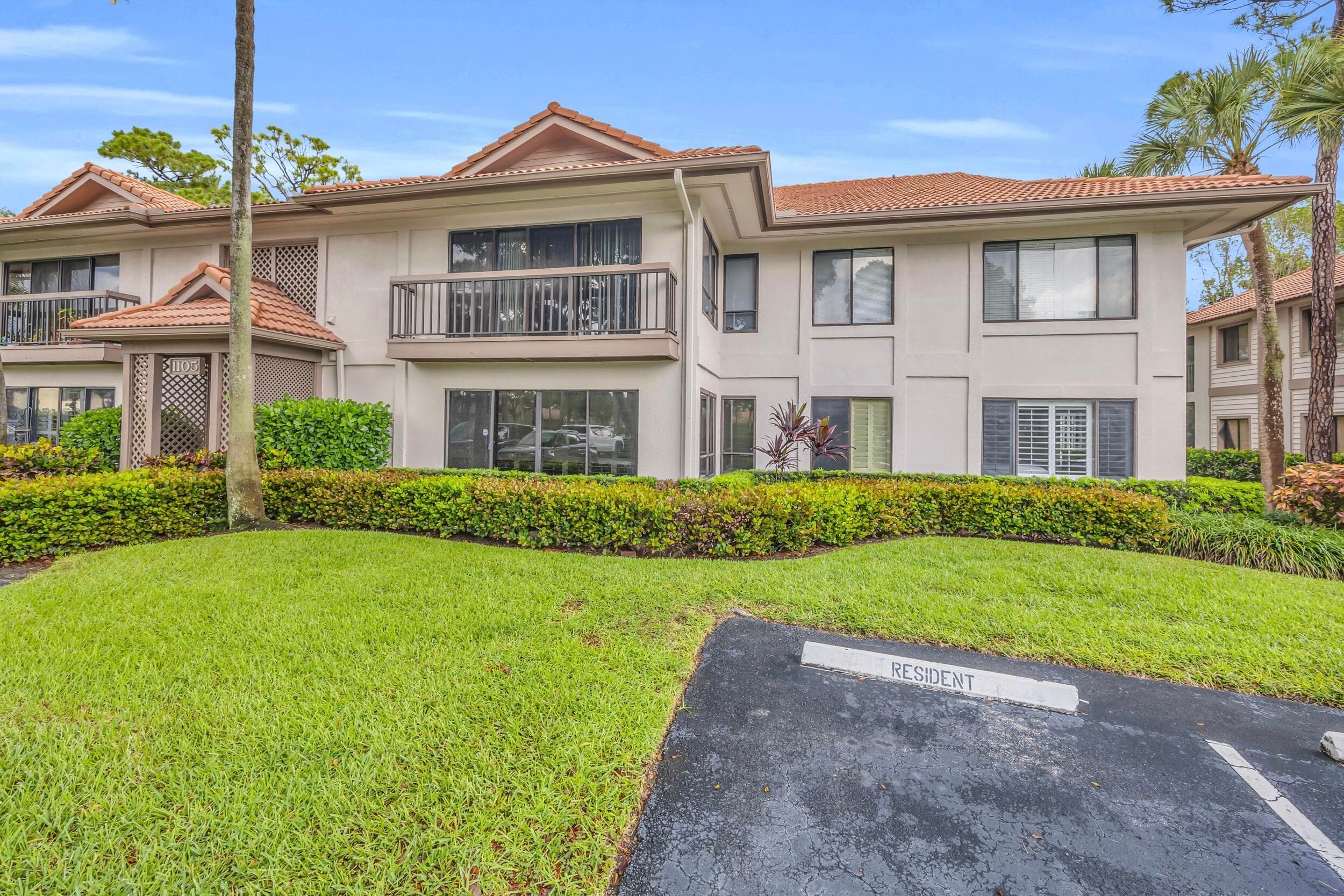 1105 Duncan Circle 104, Palm Beach Gardens, FL 33418 — photo 2 of 31