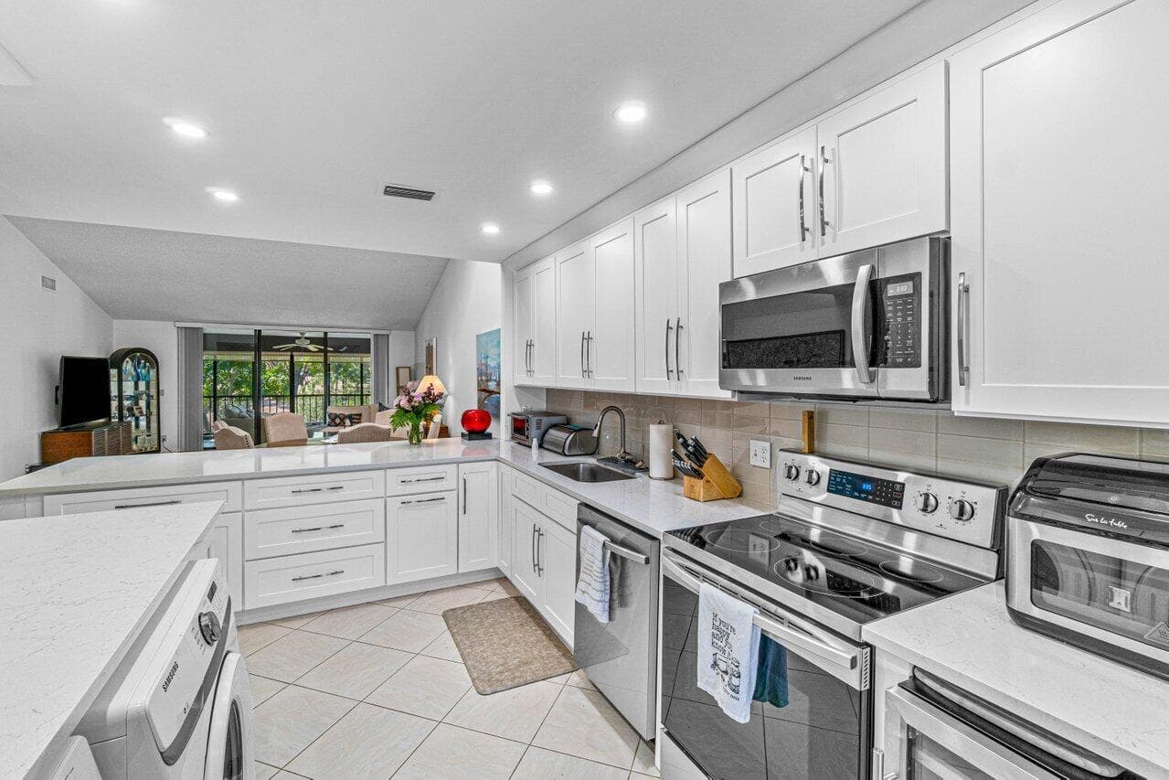 61 Eastgate Drive D, Boynton Beach, FL 33436 — photo 10 of 20