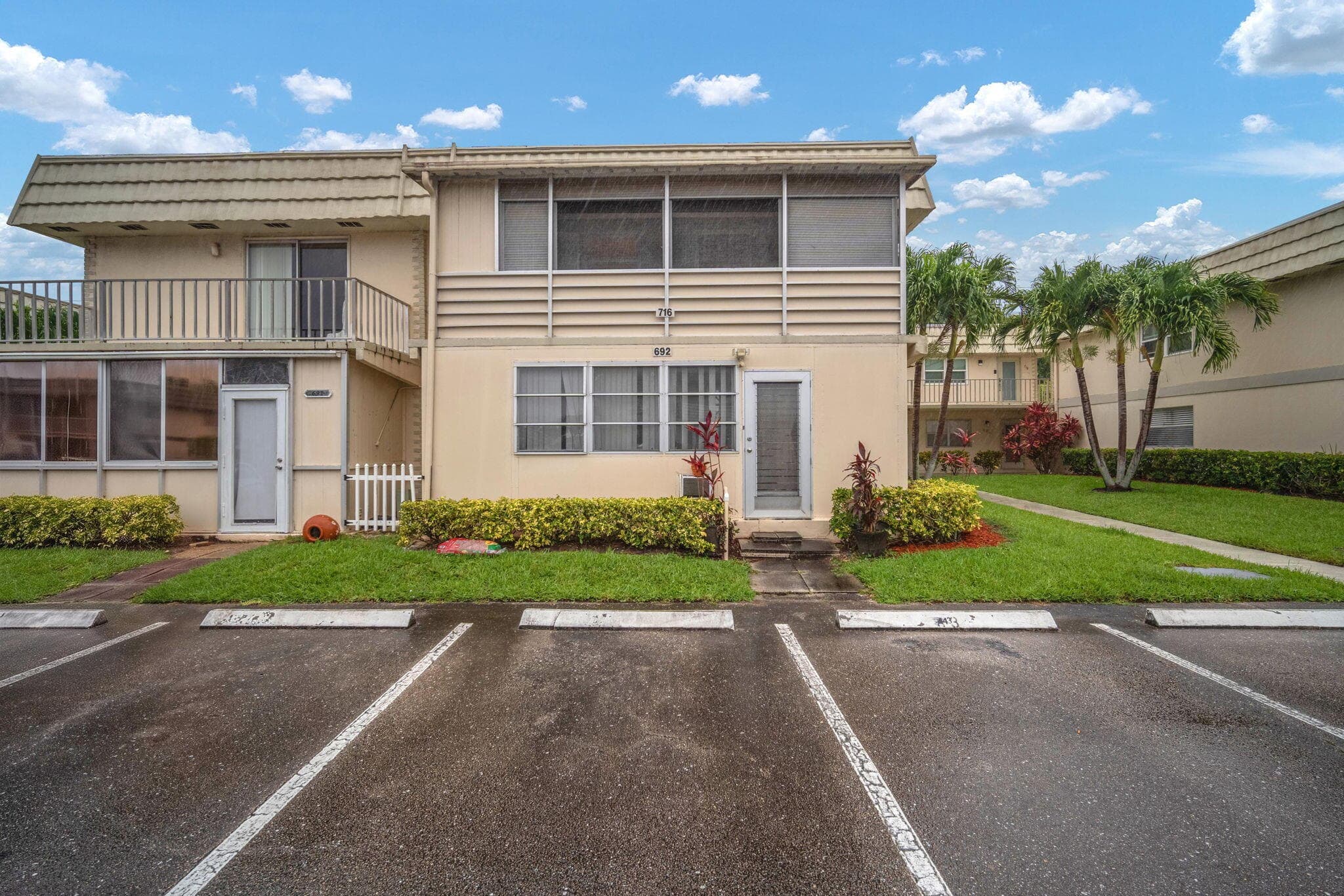 716 Saxony Place O, Delray Beach, FL 33446 — photo 2 of 32