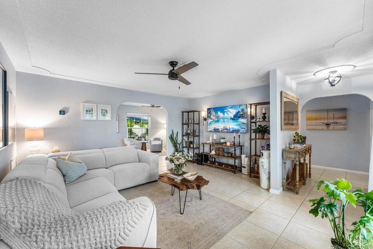 2527 SW 12th Street, Boynton Beach, FL 33426 — photo 8 of 48