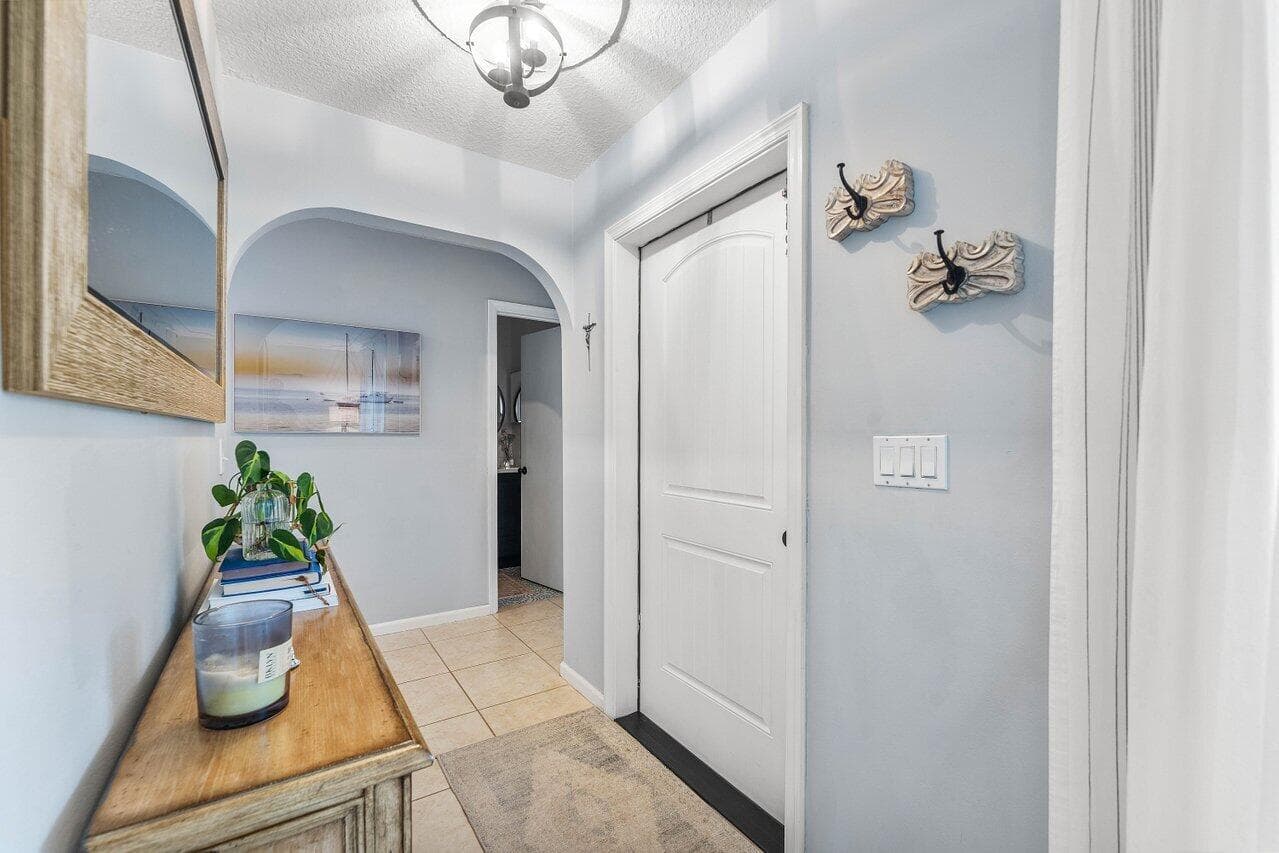 2527 SW 12th Street, Boynton Beach, FL 33426 — photo 6 of 48