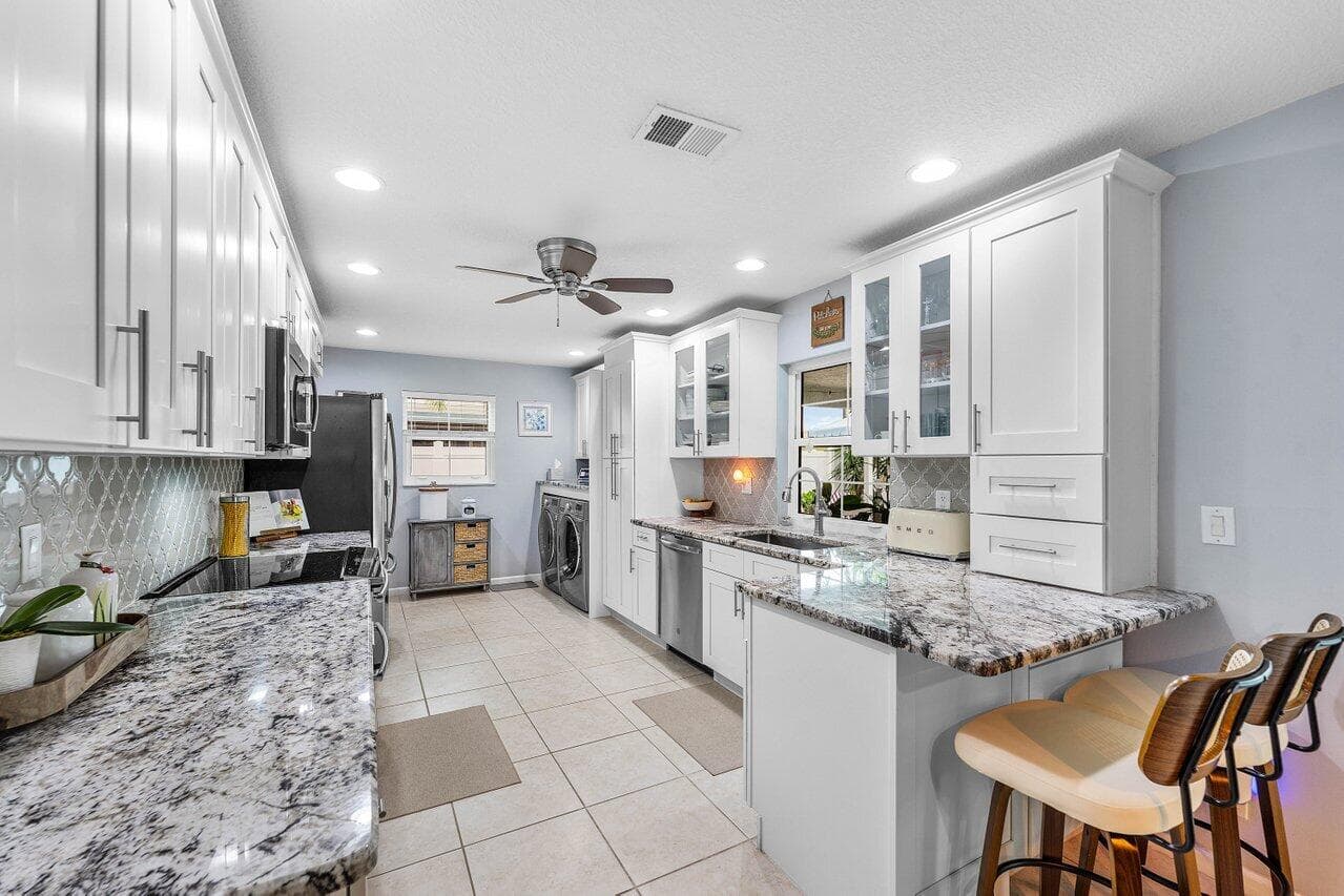 2527 SW 12th Street, Boynton Beach, FL 33426 — photo 18 of 48