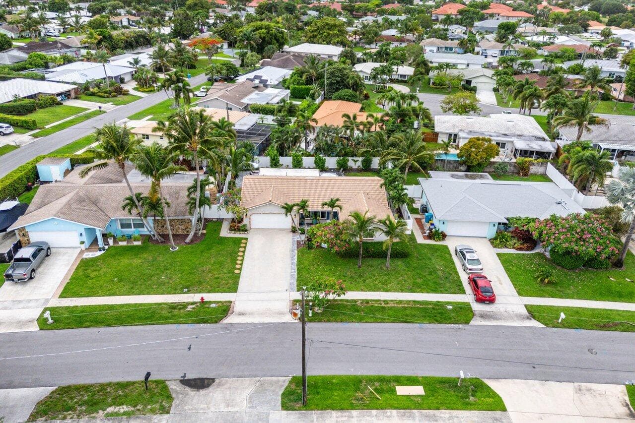 2527 SW 12th Street, Boynton Beach, FL 33426 — photo 39 of 48