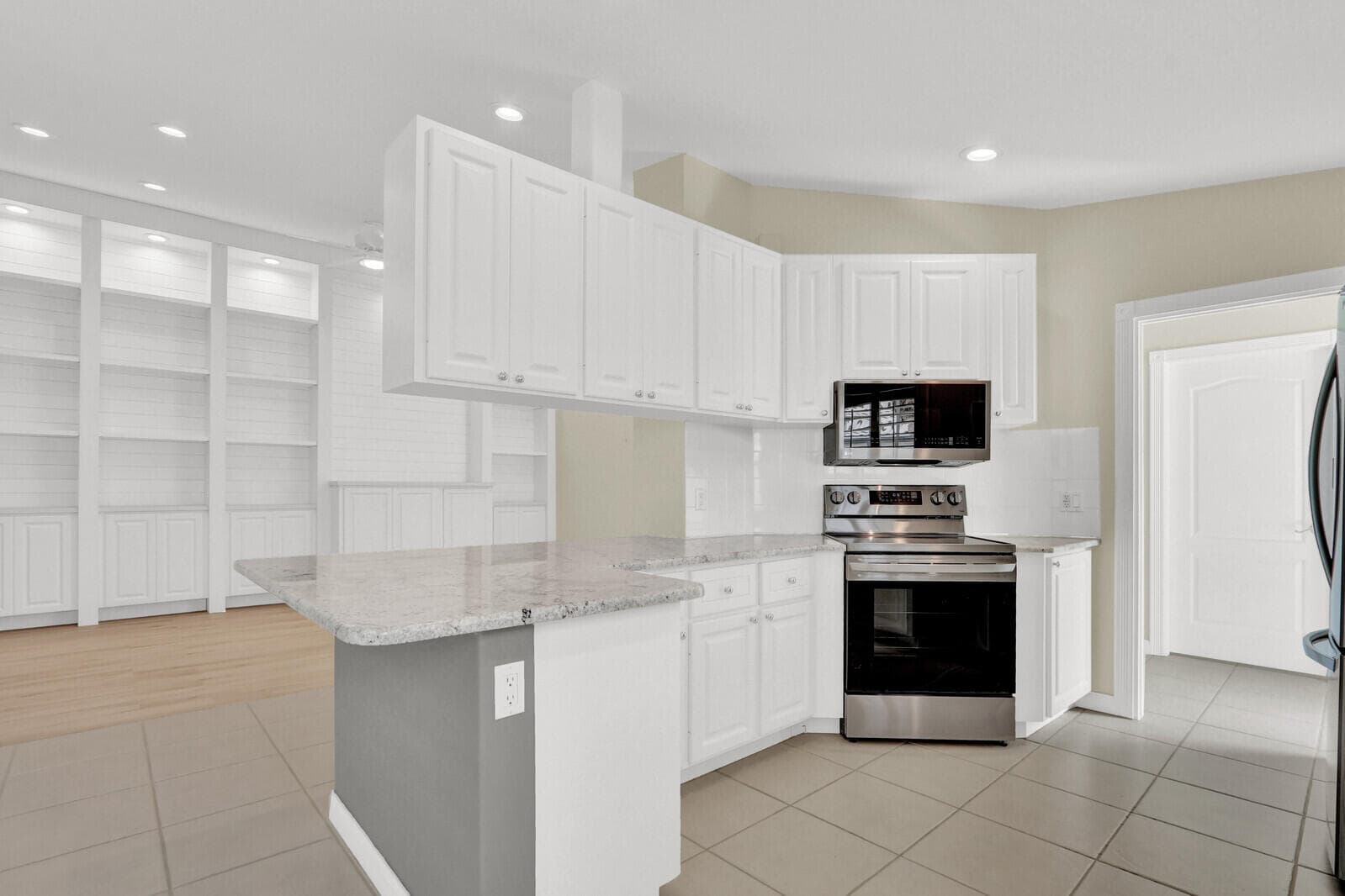 129 Euphrates Circle, Palm Beach Gardens, FL 33410 — photo 7 of 34
