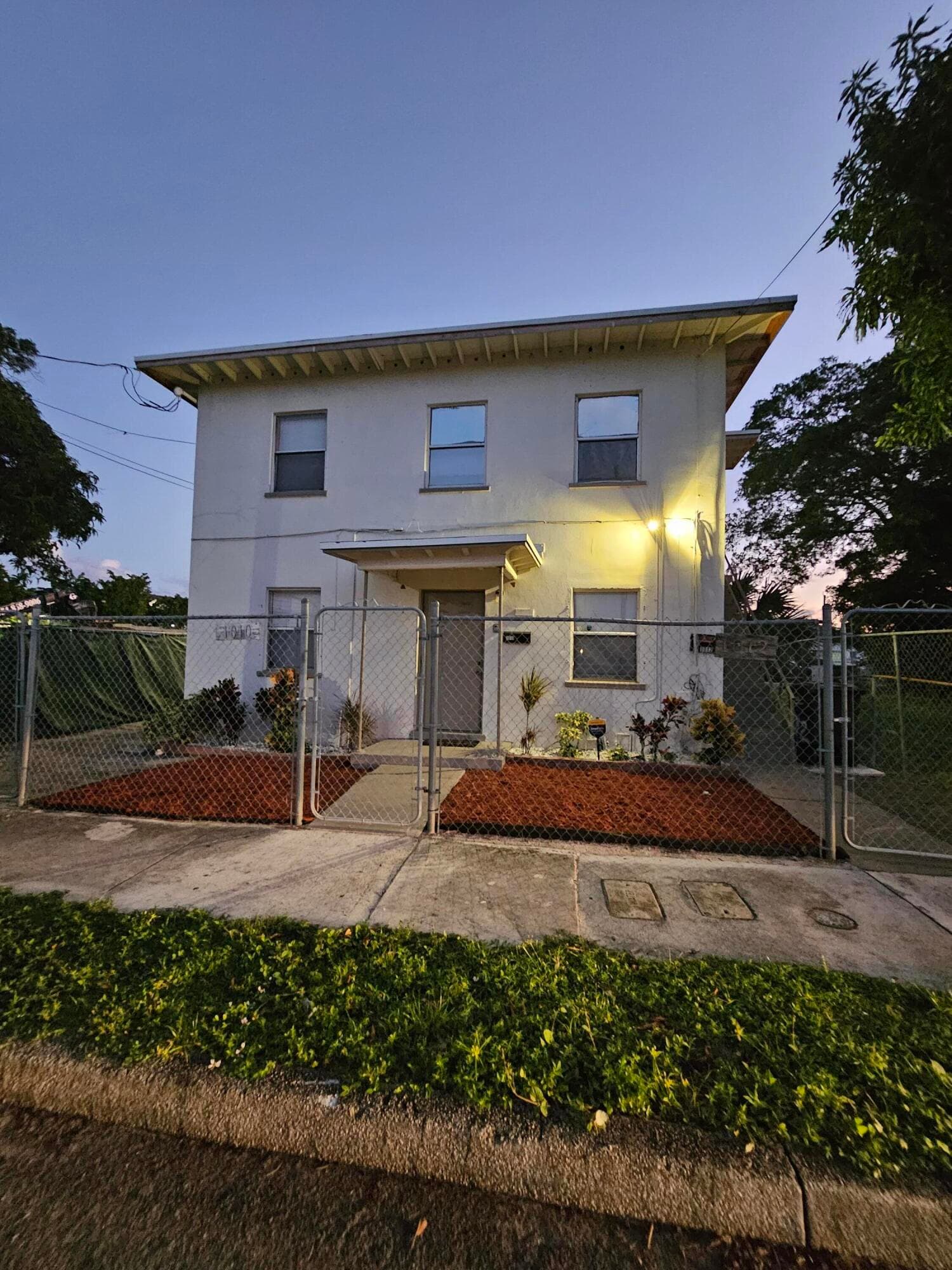 1010 Grant Street, West Palm Beach, FL 33407 — photo 1 of 5