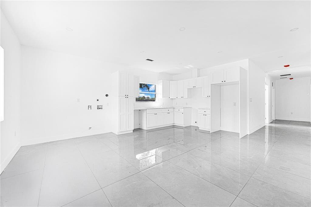 7990 NW 8th Avenue, Miami, FL 33150 — photo 4 of 37