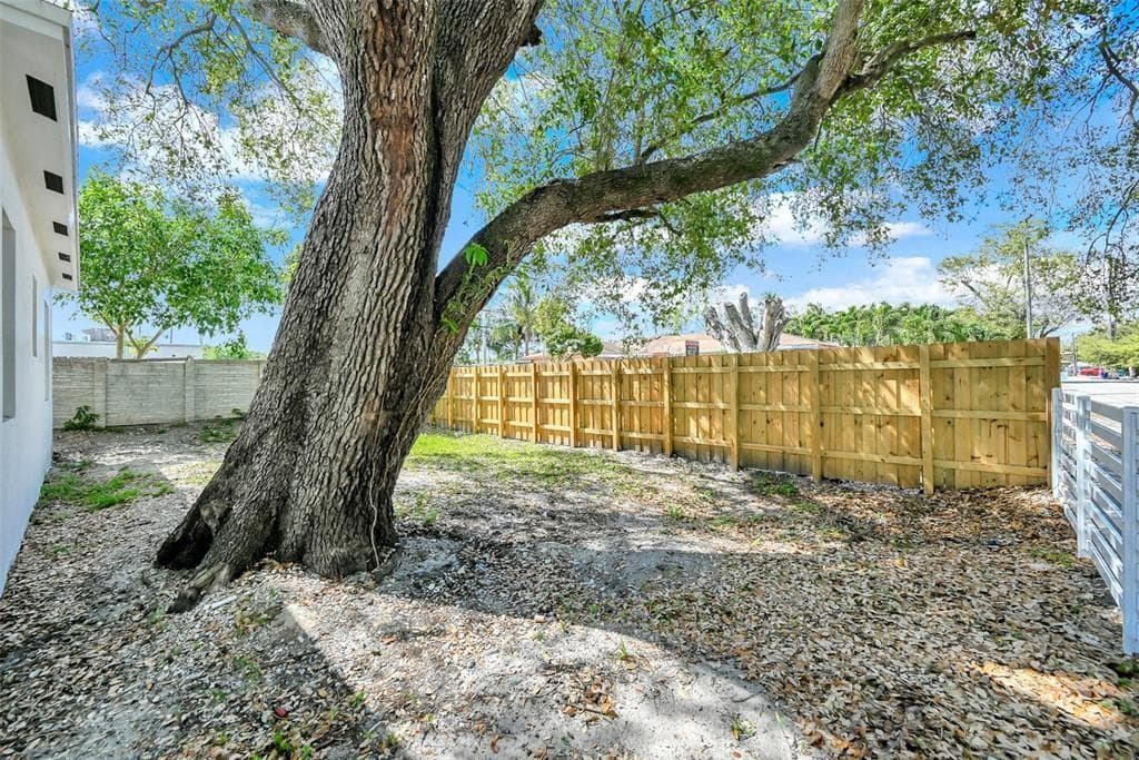 7990 NW 8th Avenue, Miami, FL 33150 — photo 33 of 37