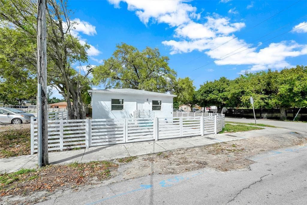 7990 NW 8th Avenue, Miami, FL 33150 — photo 37 of 37