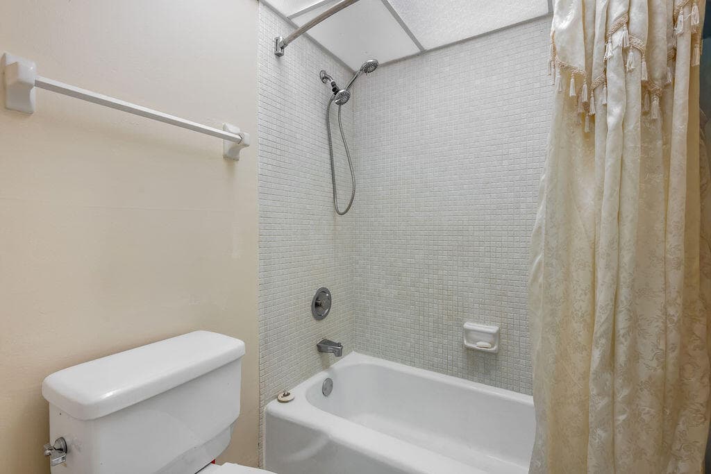 3680 Inverrary Drive 1v, Lauderhill, FL 33319 — photo 13 of 35