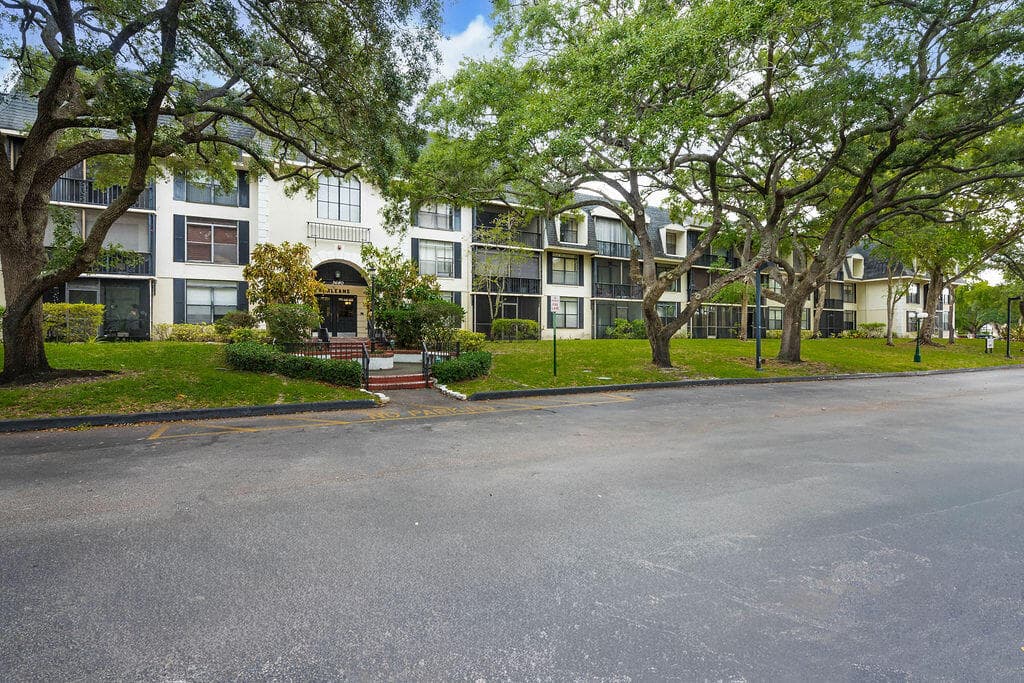 3680 Inverrary Drive 1v, Lauderhill, FL 33319 — photo 26 of 35
