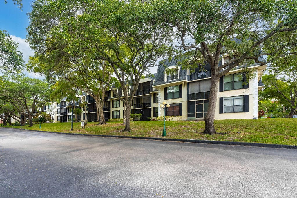 3680 Inverrary Drive 1v, Lauderhill, FL 33319 — photo 27 of 35