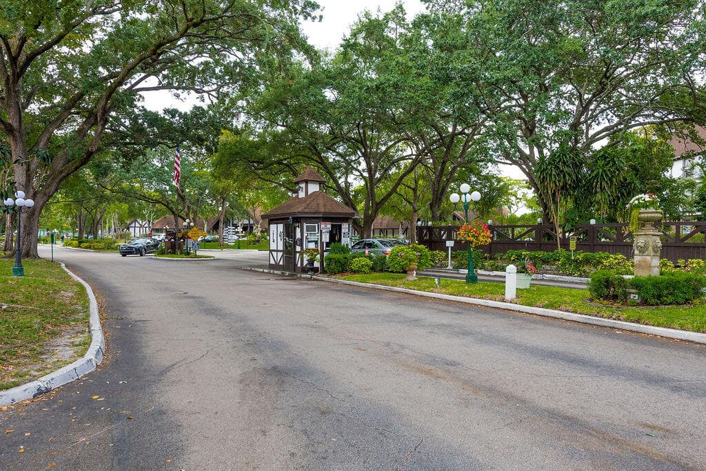 3680 Inverrary Drive 1v, Lauderhill, FL 33319 — photo 34 of 35
