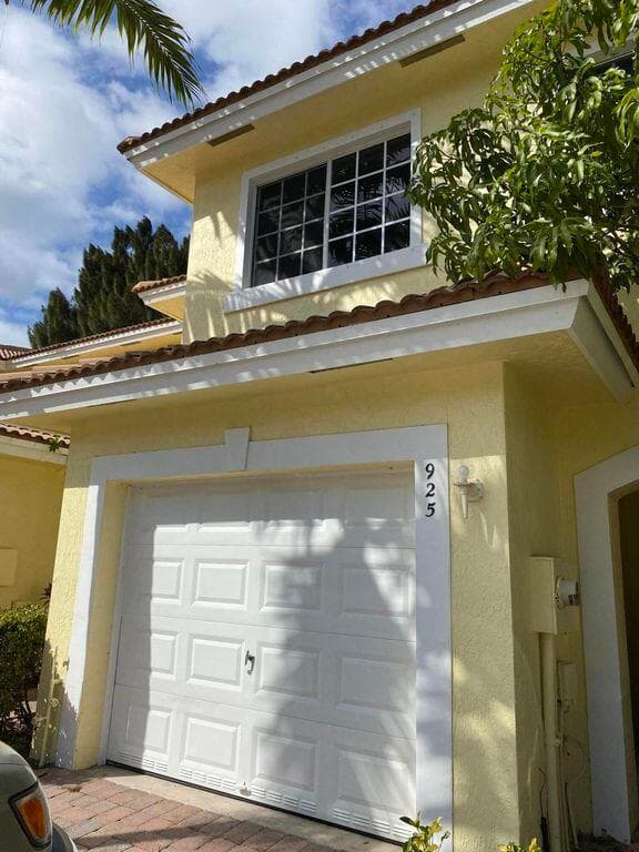 925 Imperial Lake Road, West Palm Beach, FL 33413 — photo 1 of 17