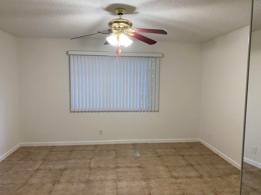 925 Imperial Lake Road, West Palm Beach, FL 33413 — photo 5 of 17