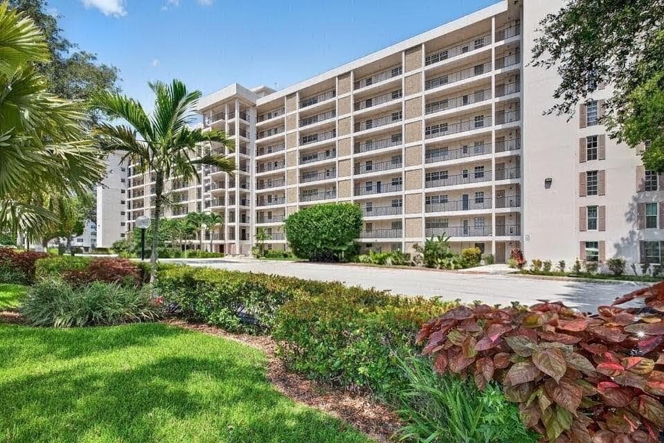 3300 N Palm Aire Drive 701, Pompano Beach, FL 33069 — photo 2 of 43