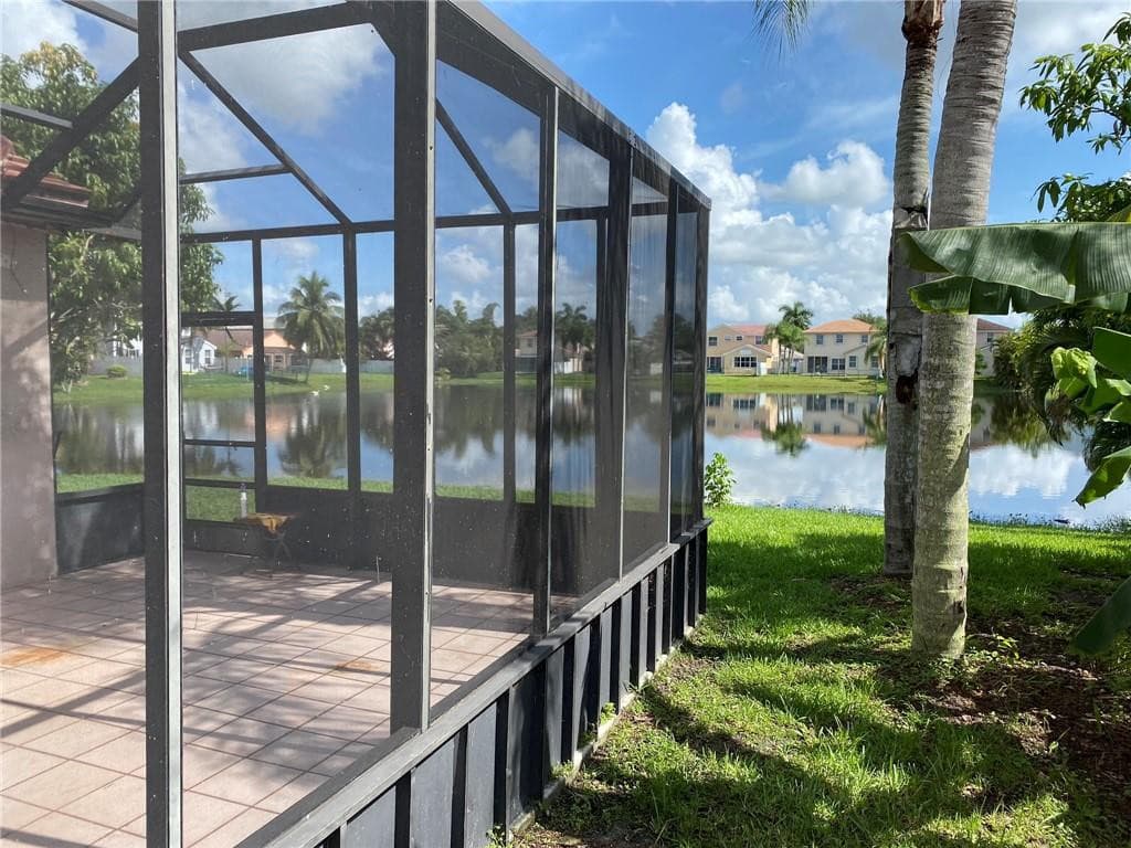 19199 NW 19th Street, Pembroke Pines, FL 33029 — photo 4 of 34