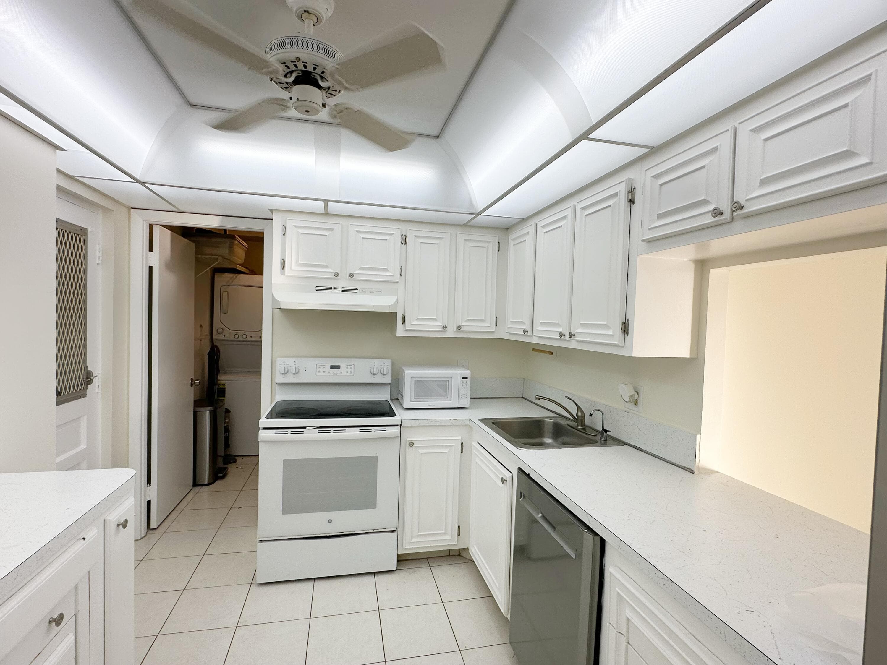 5301 NW 2nd Avenue 401, Boca Raton, FL 33487 — photo 6 of 34