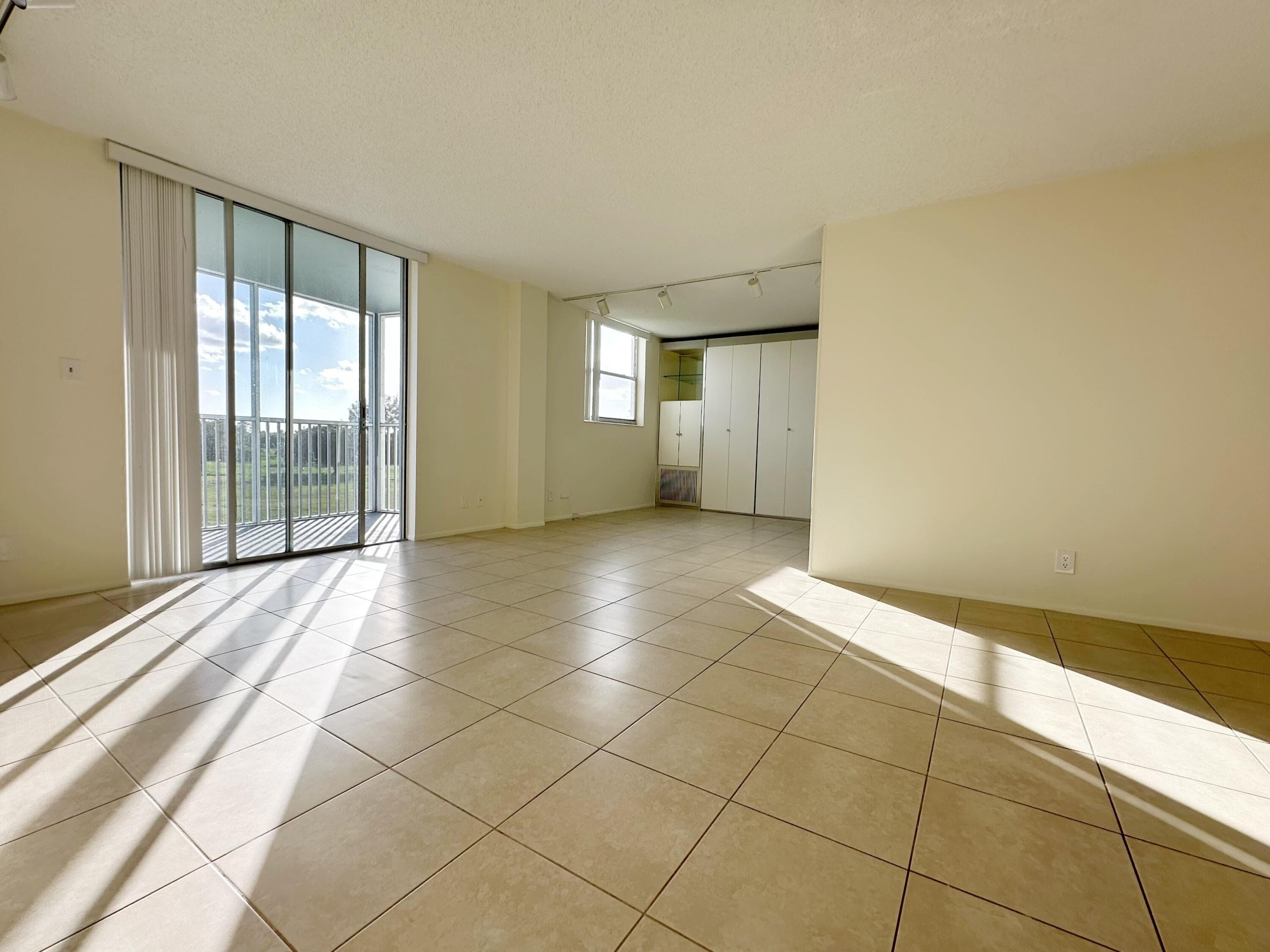 5301 NW 2nd Avenue 401, Boca Raton, FL 33487 — photo 10 of 34