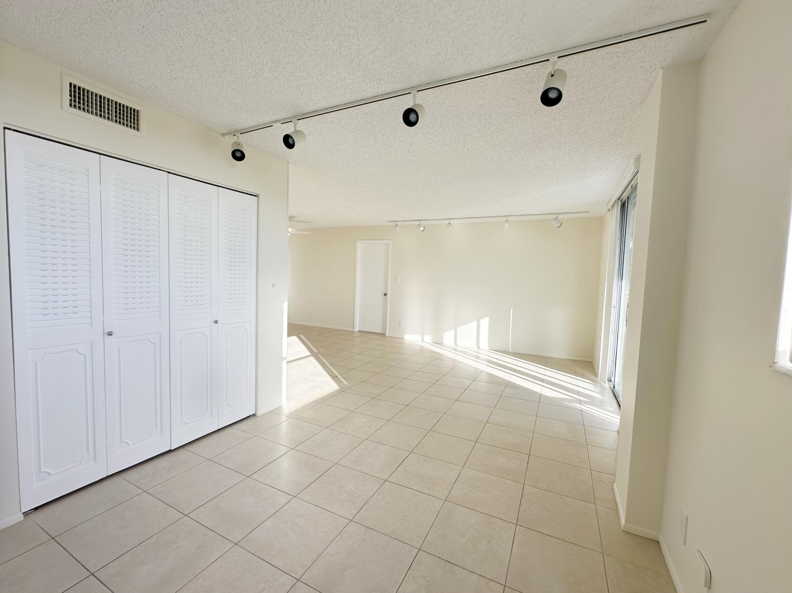 5301 NW 2nd Avenue 401, Boca Raton, FL 33487 — photo 13 of 34