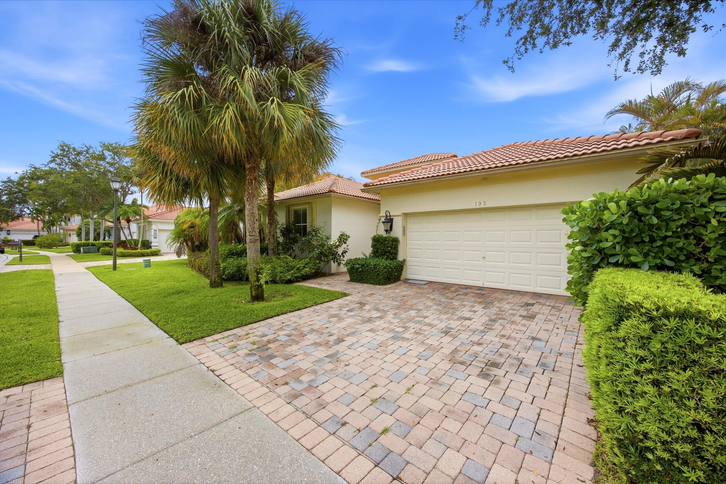 195 Sedona Way, Palm Beach Gardens, FL 33418 — photo 2 of 76