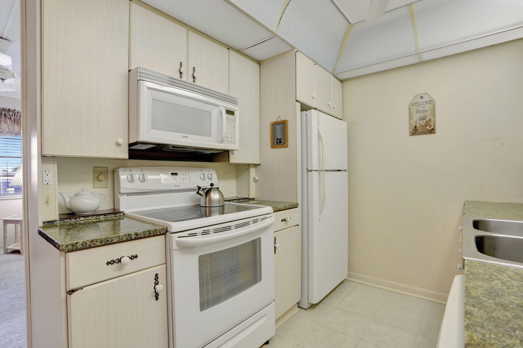 432 Grantham B, Deerfield Beach, FL 33442 — photo 10 of 84