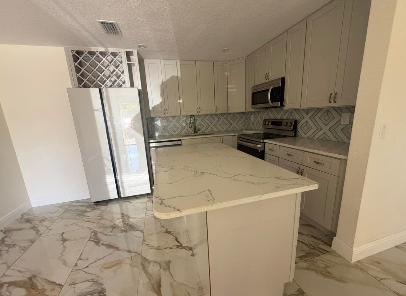 2122 NE 1st Street, Boynton Beach, FL 33435 — photo 3 of 15