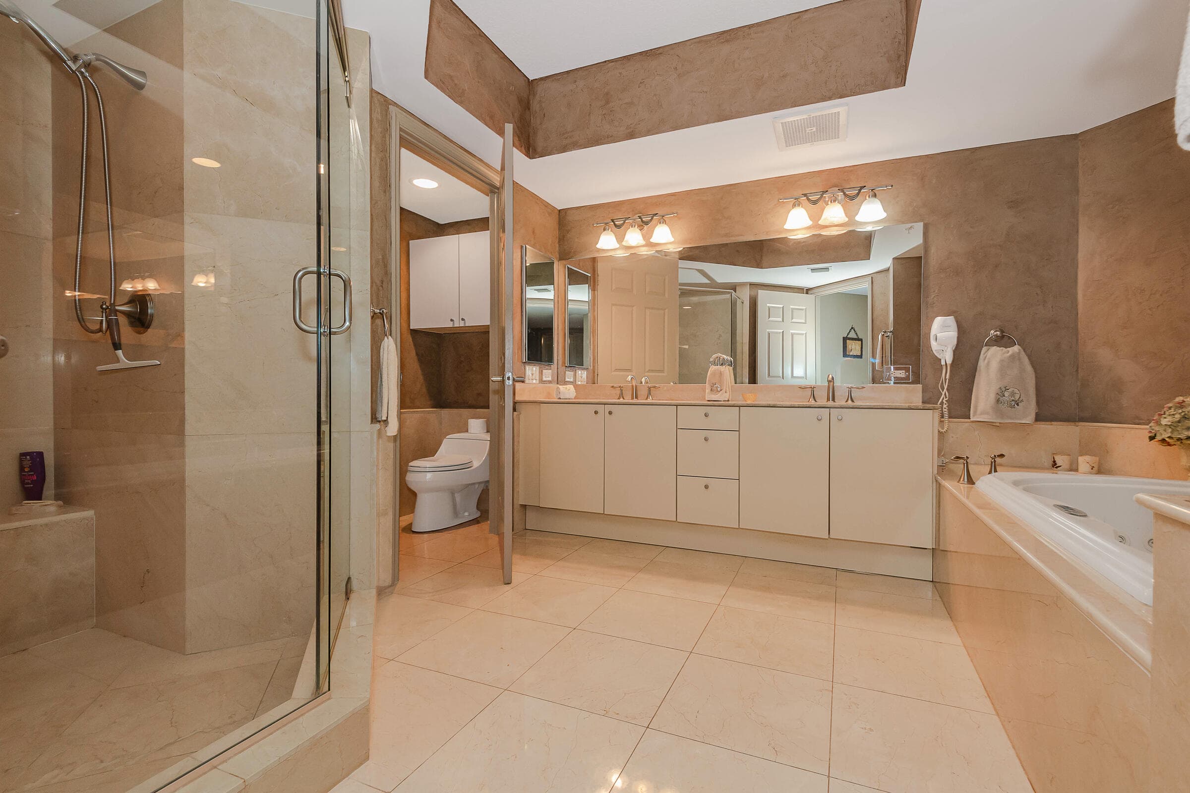411 N New River Dr Drive E 1703, Fort Lauderdale, FL 33301 — photo 42 of 55