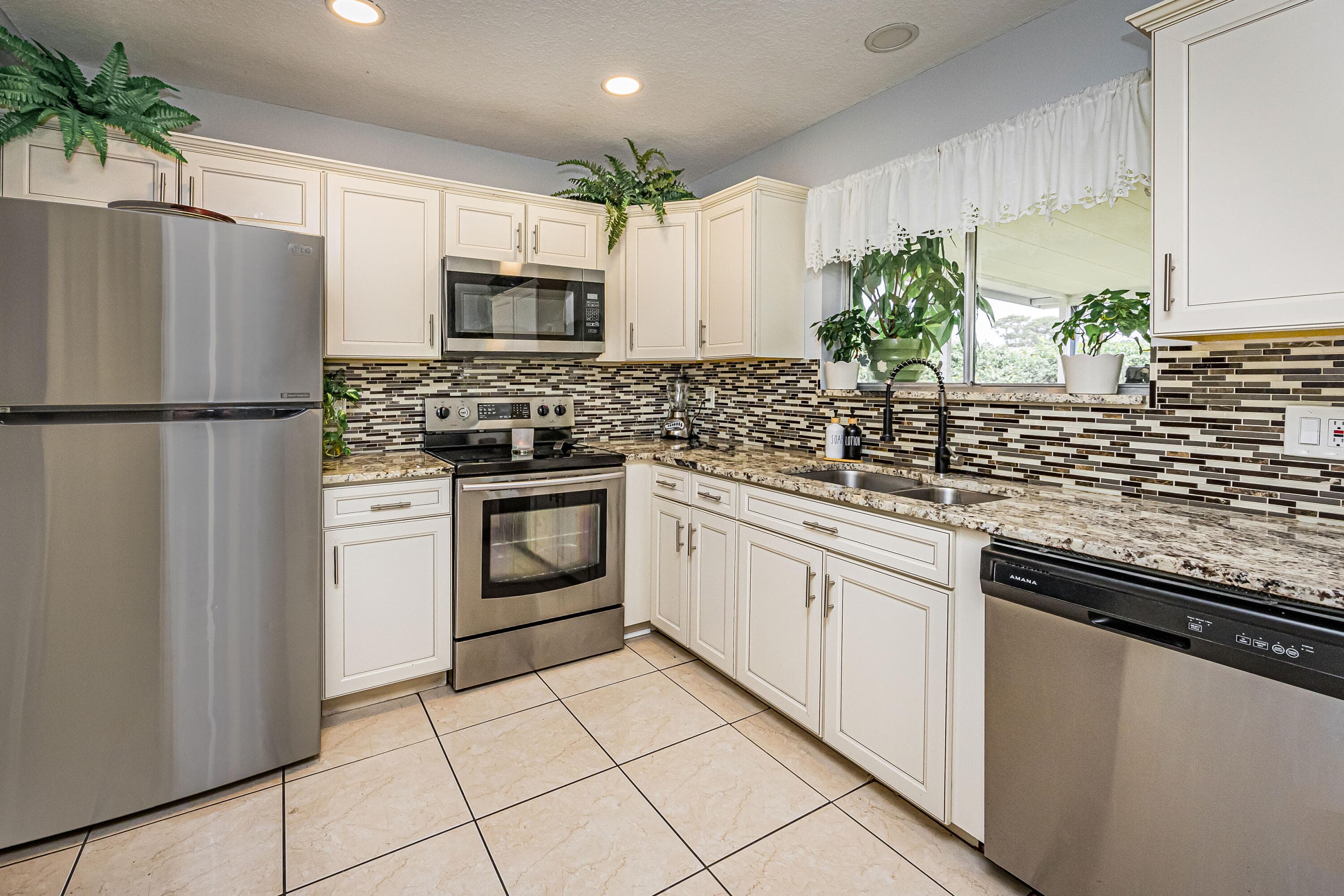 447 Foresta Terrace, West Palm Beach, FL 33415 — photo 7 of 38