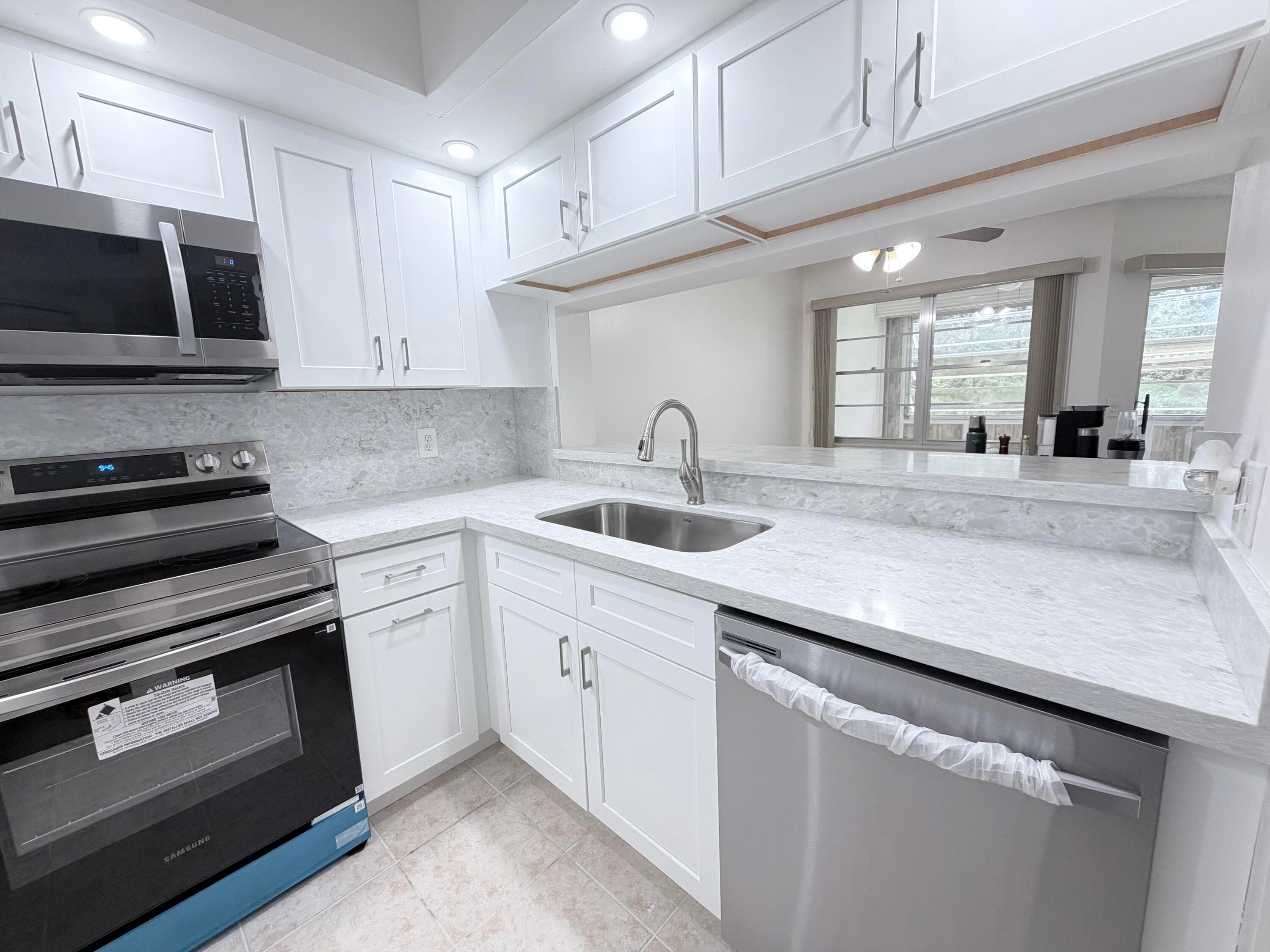 1000 SW 125th Avenue 314n, Pembroke Pines, FL 33027 — photo 1 of 22