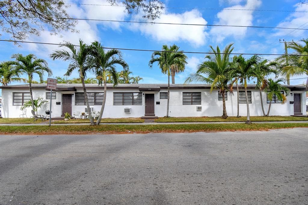 1116 S 17th Avenue S, Hollywood, FL 33020 — photo 1 of 12