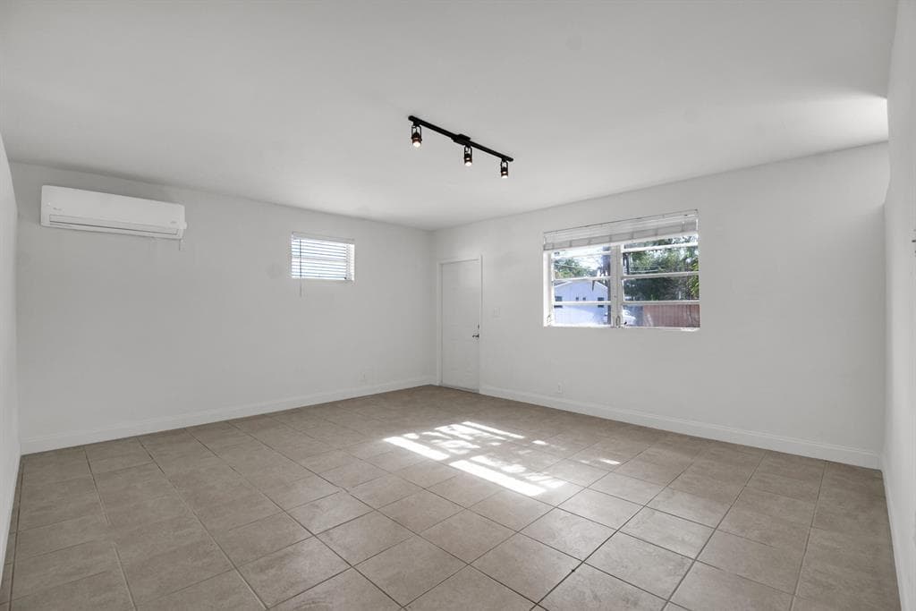 1116 S 17th Avenue S, Hollywood, FL 33020 — photo 9 of 12
