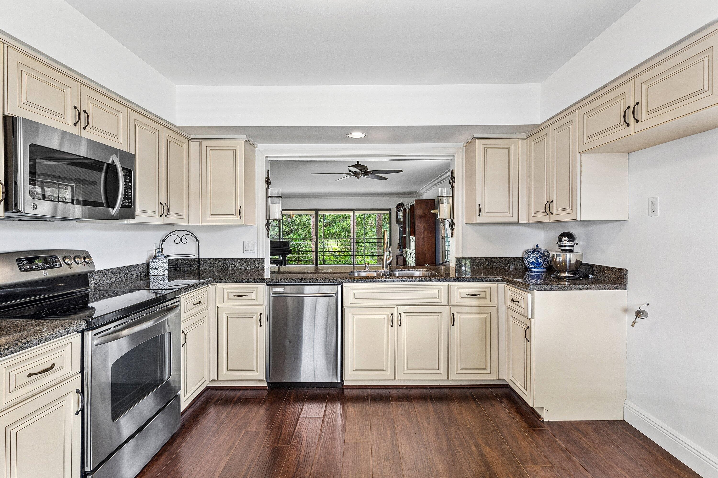 6462 Aspen Glen Circle, Boynton Beach, FL 33437 — photo 4 of 24