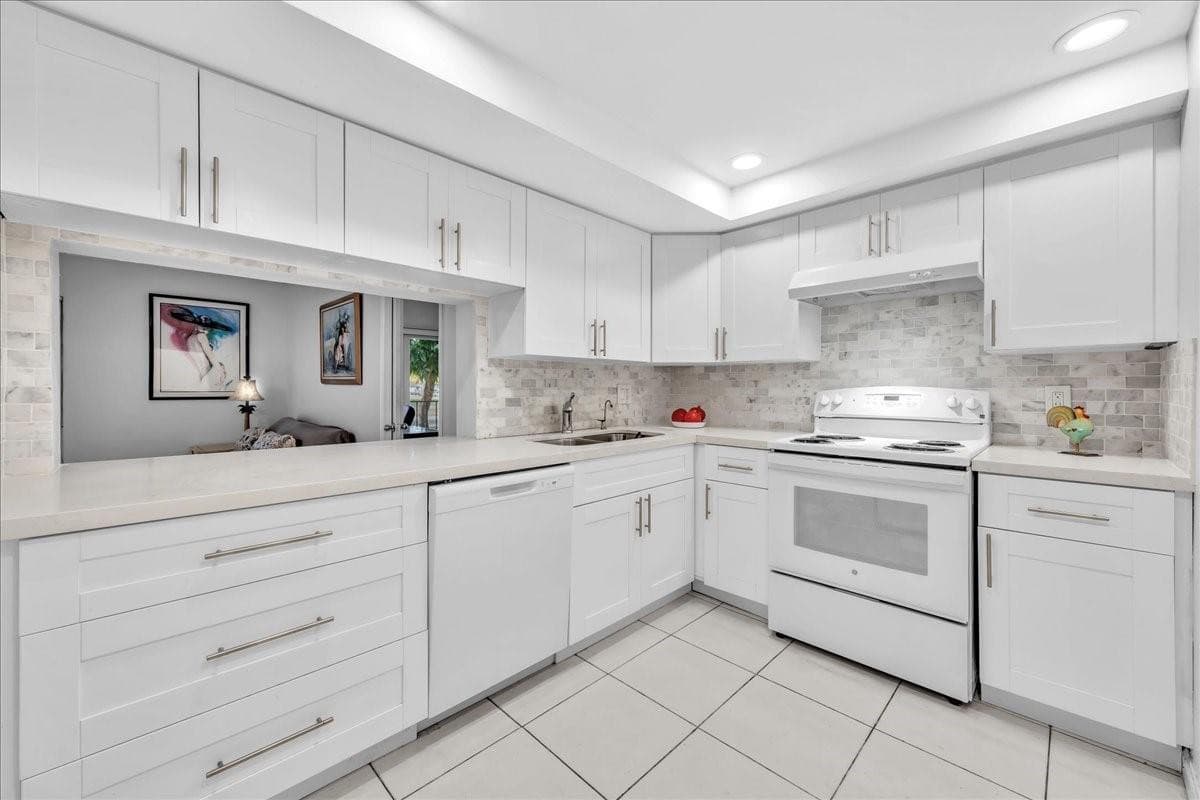 3909 N Ocean Boulevard 113, Fort Lauderdale, FL 33308 — photo 1 of 31