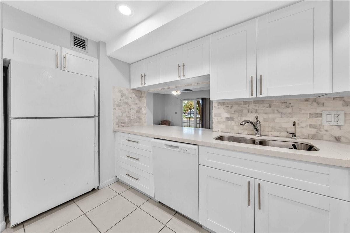 3909 N Ocean Boulevard 113, Fort Lauderdale, FL 33308 — photo 2 of 31