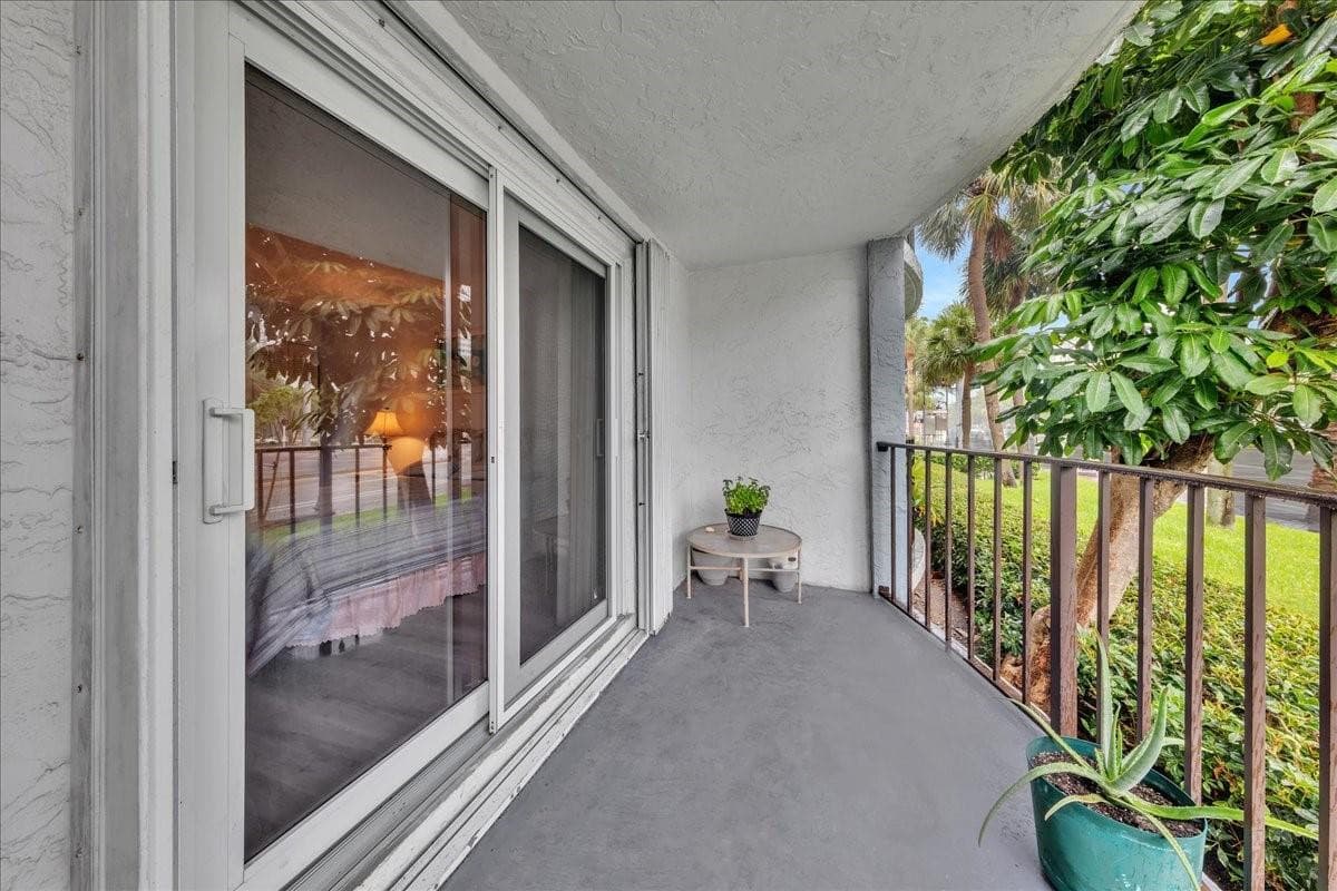 3909 N Ocean Boulevard 113, Fort Lauderdale, FL 33308 — photo 16 of 31