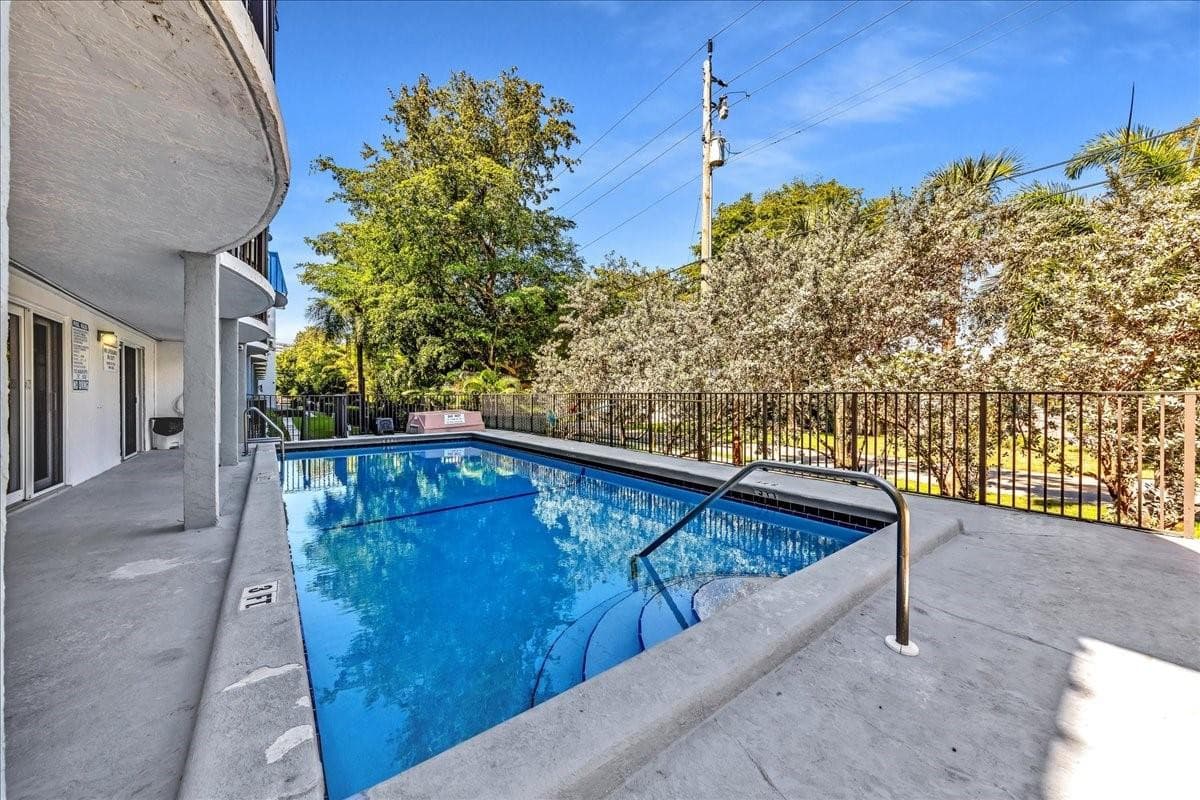 3909 N Ocean Boulevard 113, Fort Lauderdale, FL 33308 — photo 23 of 31