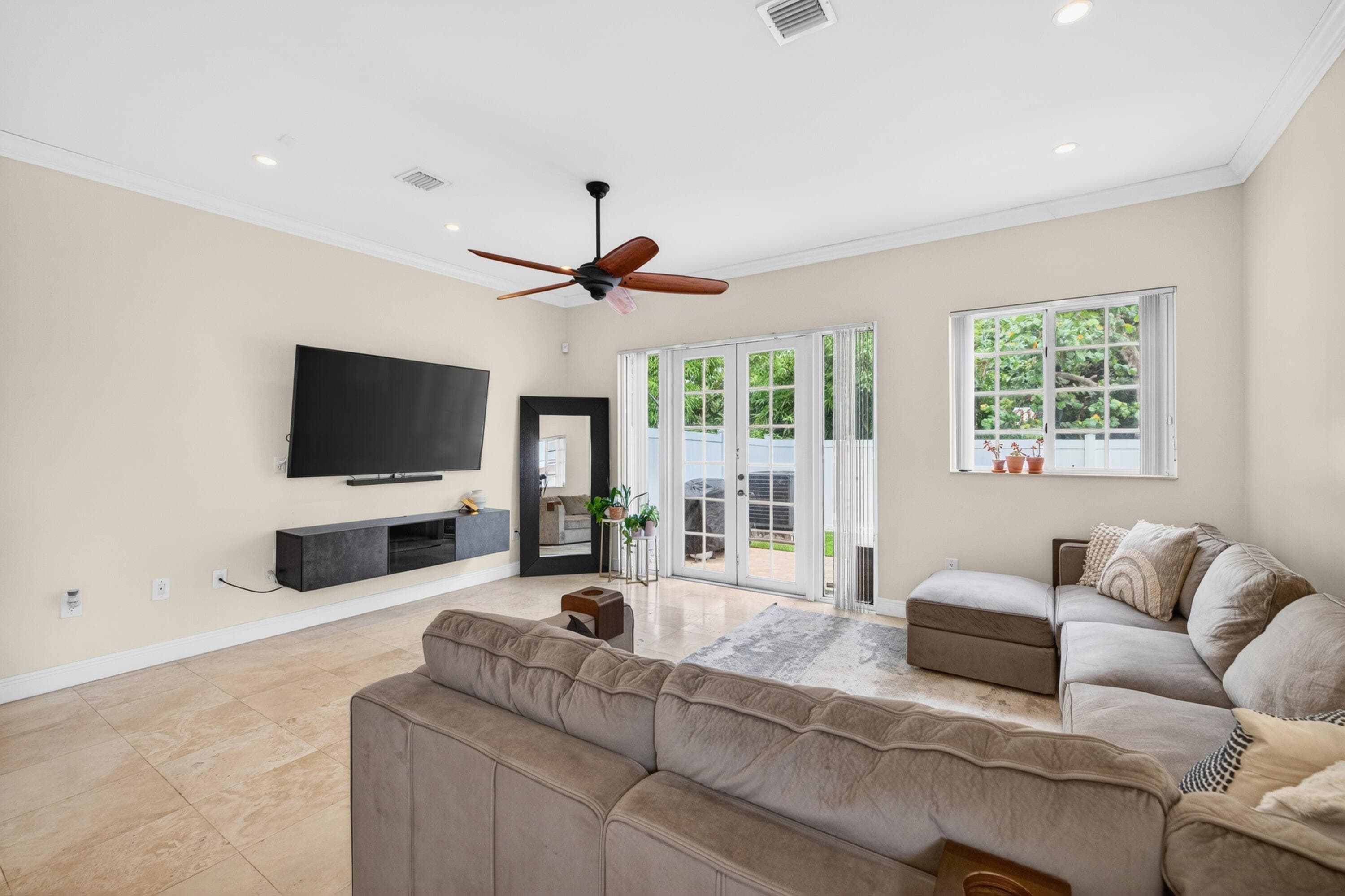 825 Sw 12th Street, Fort Lauderdale, FL 33315 — photo 13 of 43