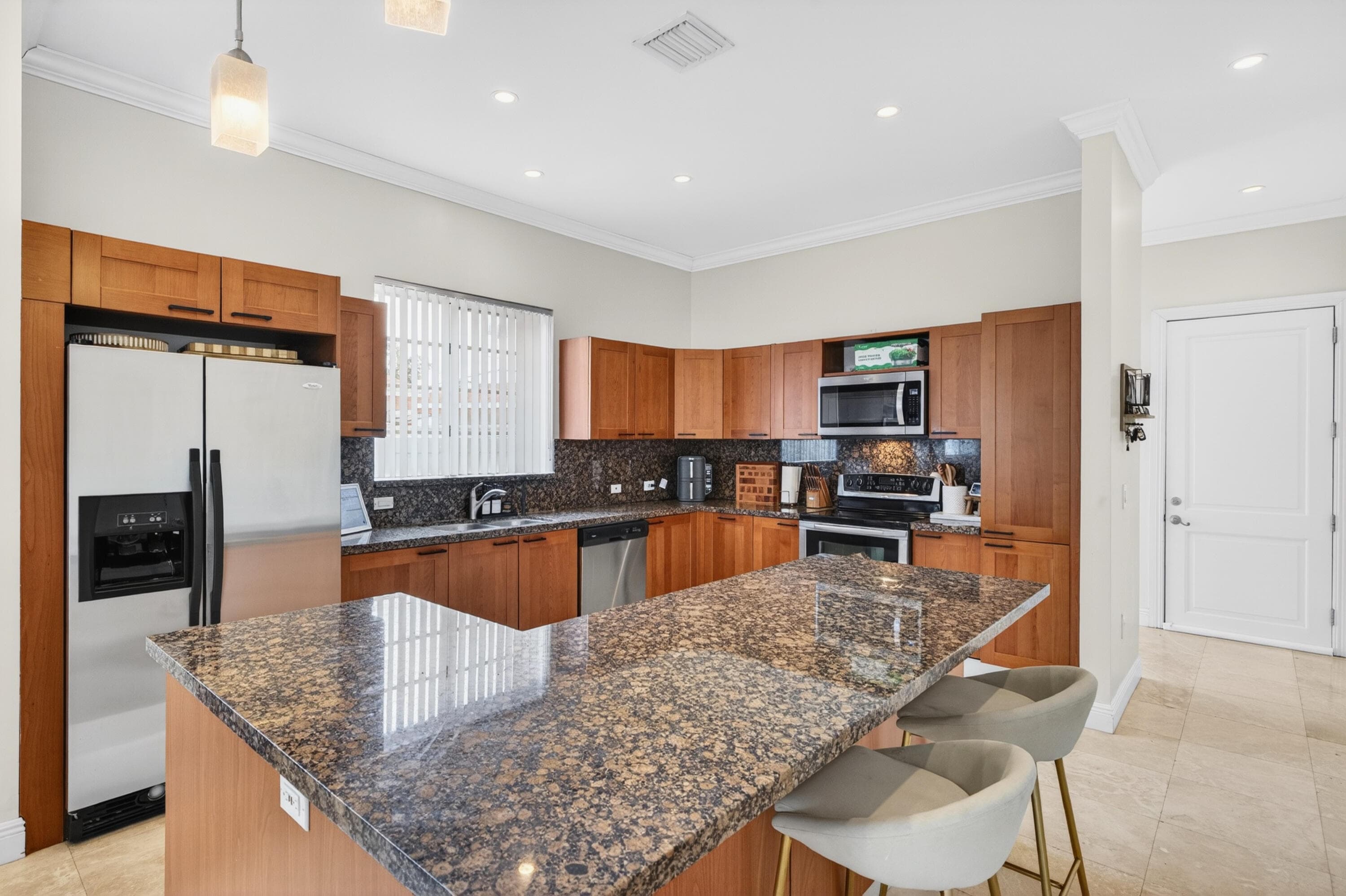 825 Sw 12th Street, Fort Lauderdale, FL 33315 — photo 9 of 43