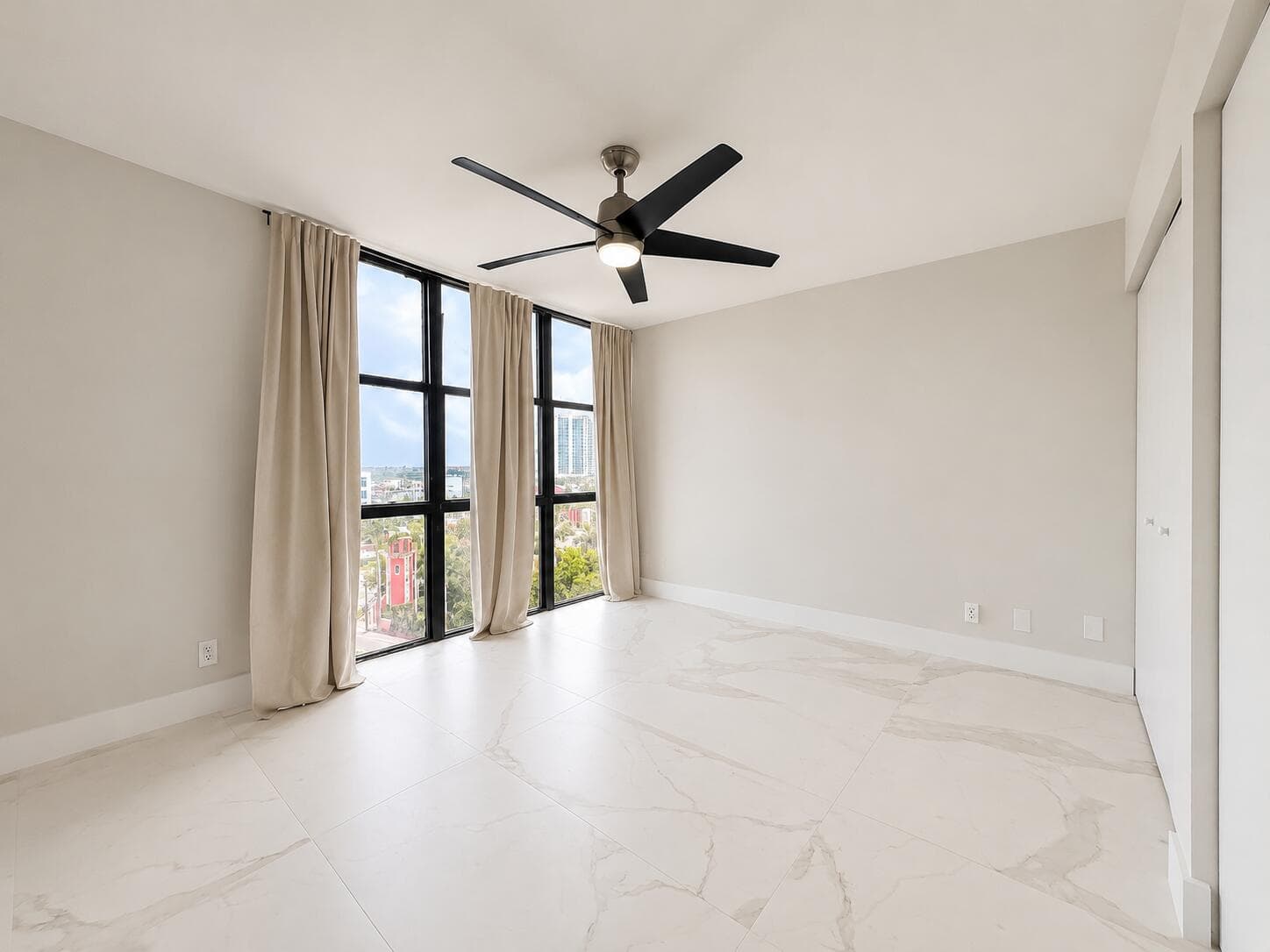 16919 N Bay Road 911, Sunny Isles Beach, FL 33160 — photo 20 of 41