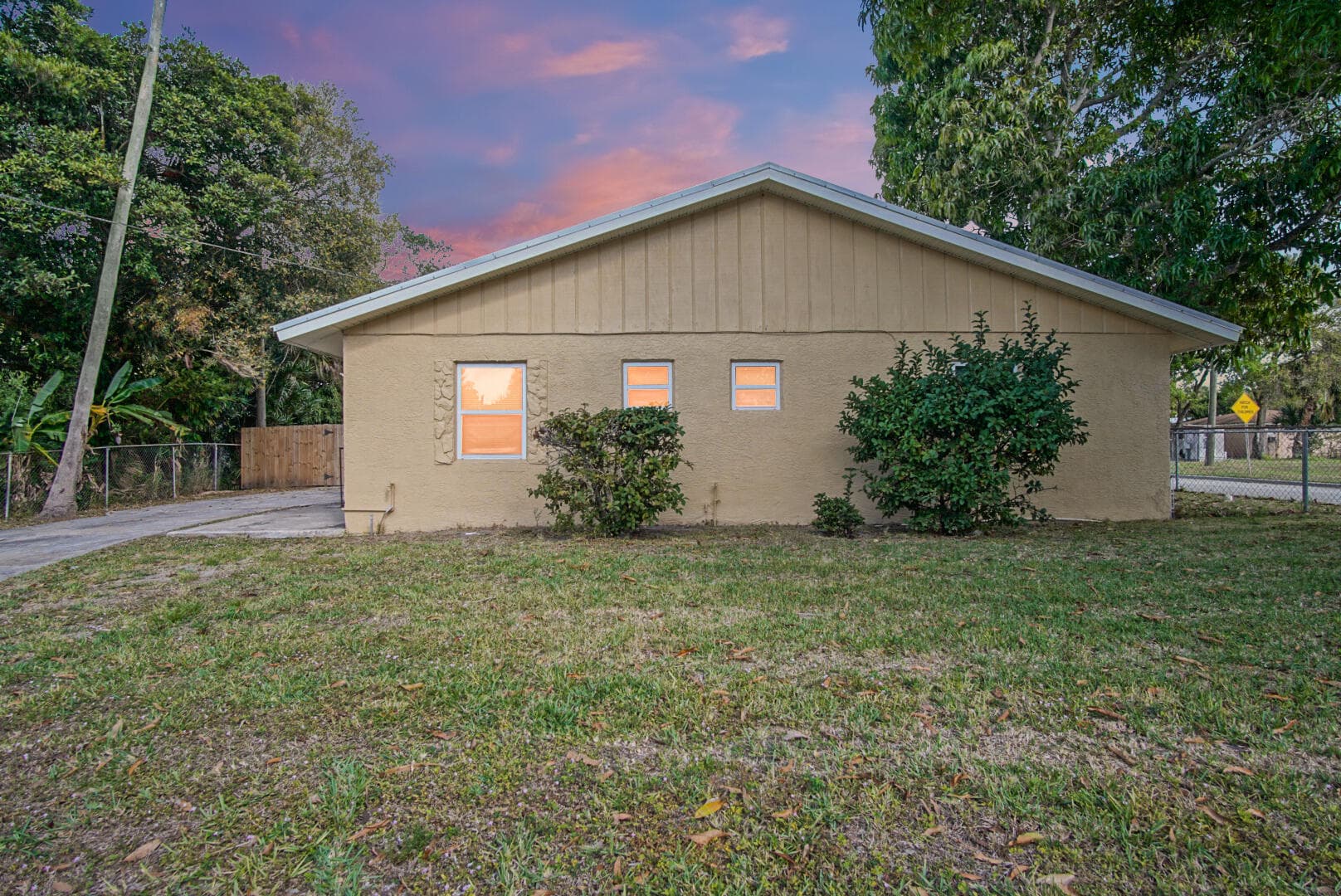 1002 Avenue E, Fort Pierce, FL 34950 — photo 1 of 34