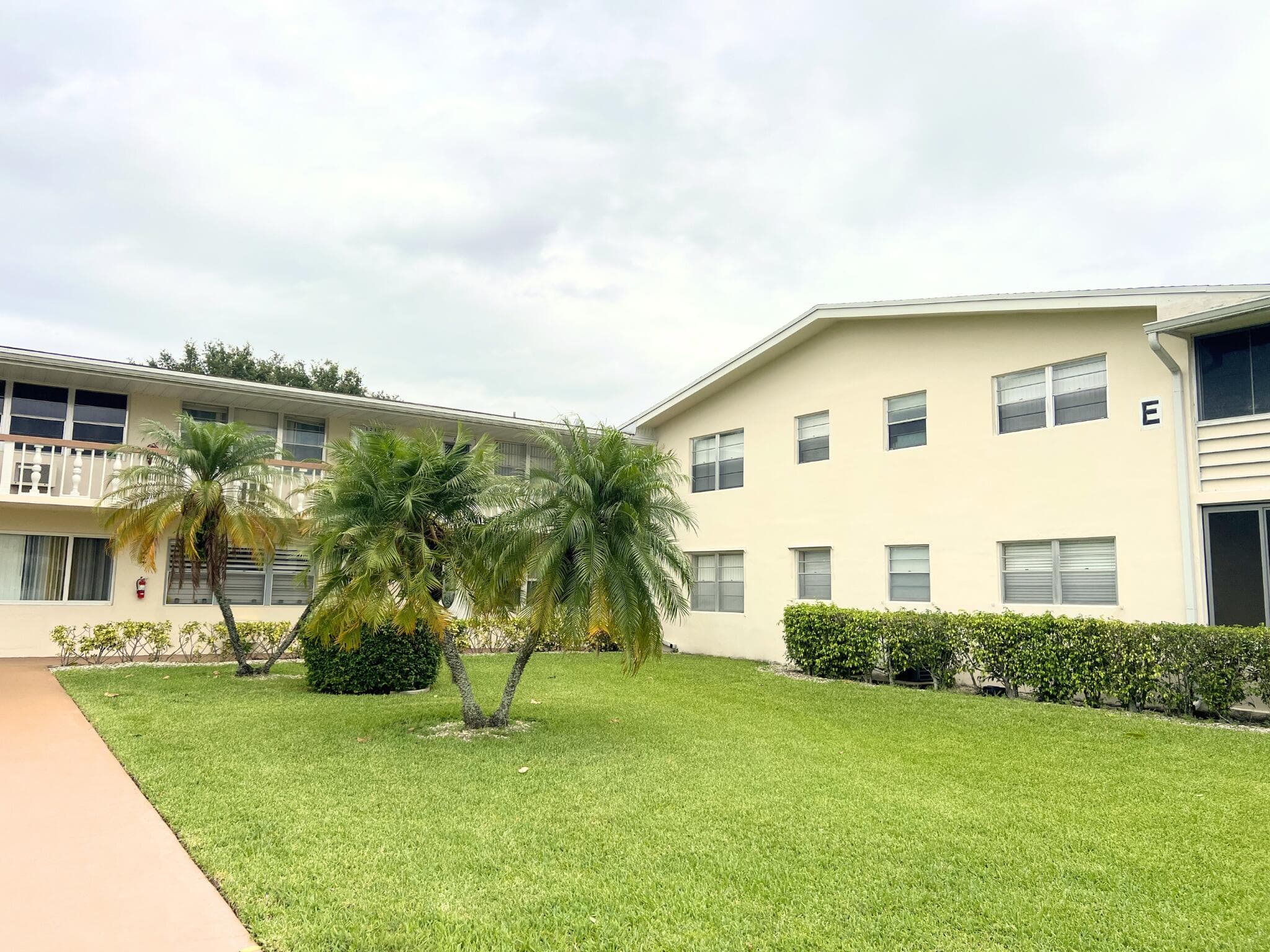 124 E Andover E 124, West Palm Beach, FL 33417 — photo 1 of 22