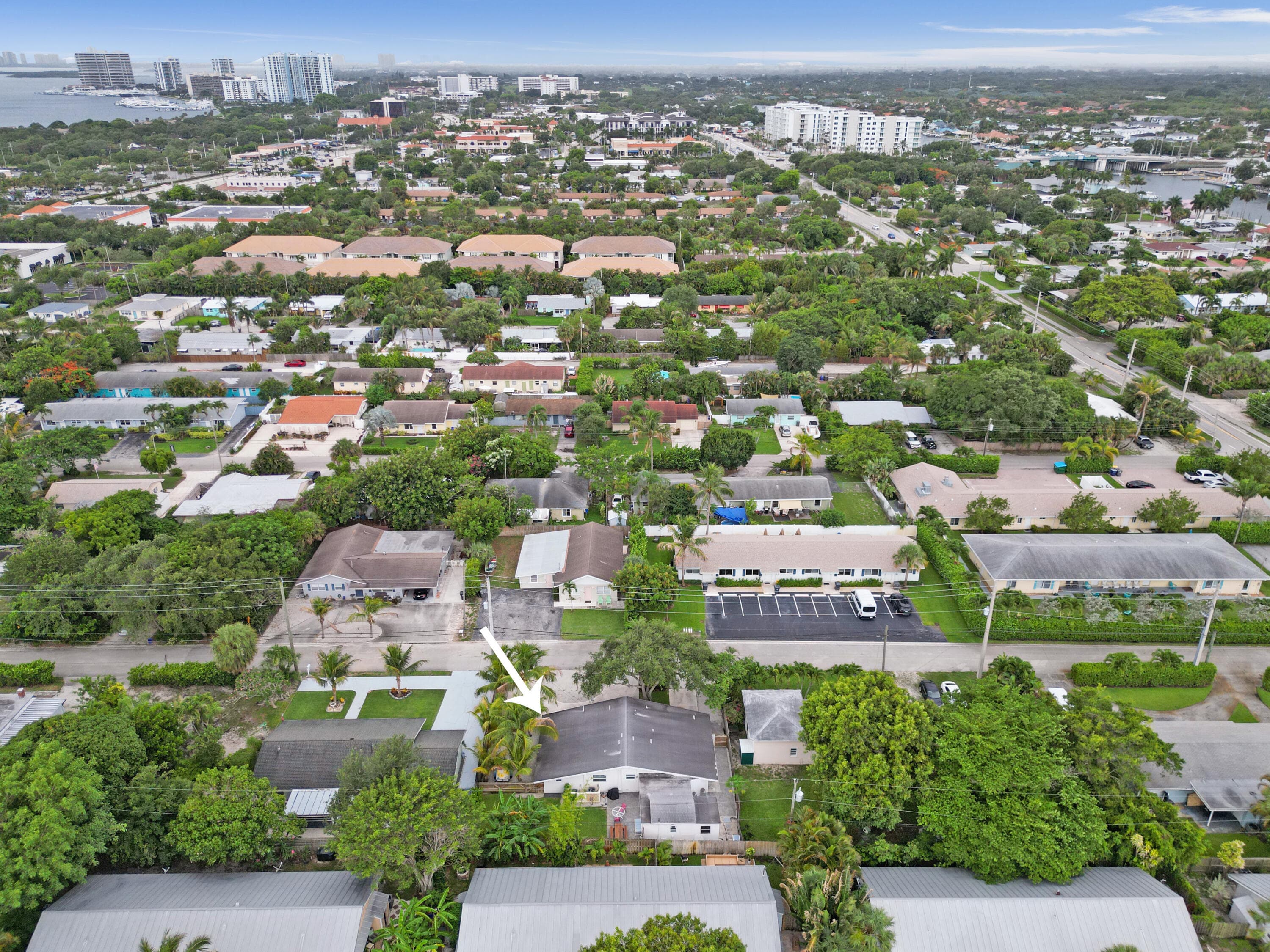1947 Holman Drive, North Palm Beach, FL 33408 — photo 3 of 49