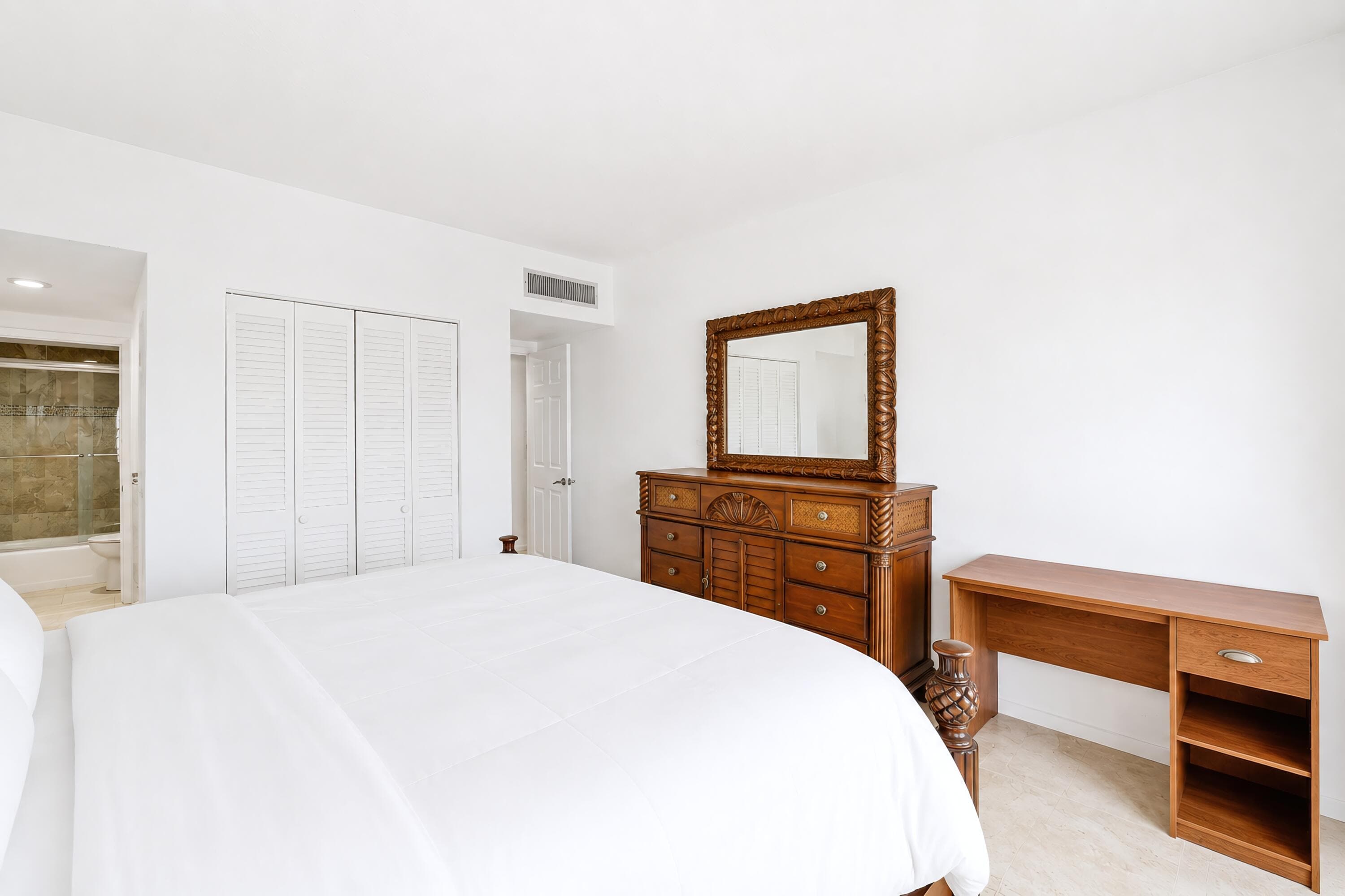 3230 S Ocean Boulevard D-607, Palm Beach, FL 33480 — photo 17 of 31