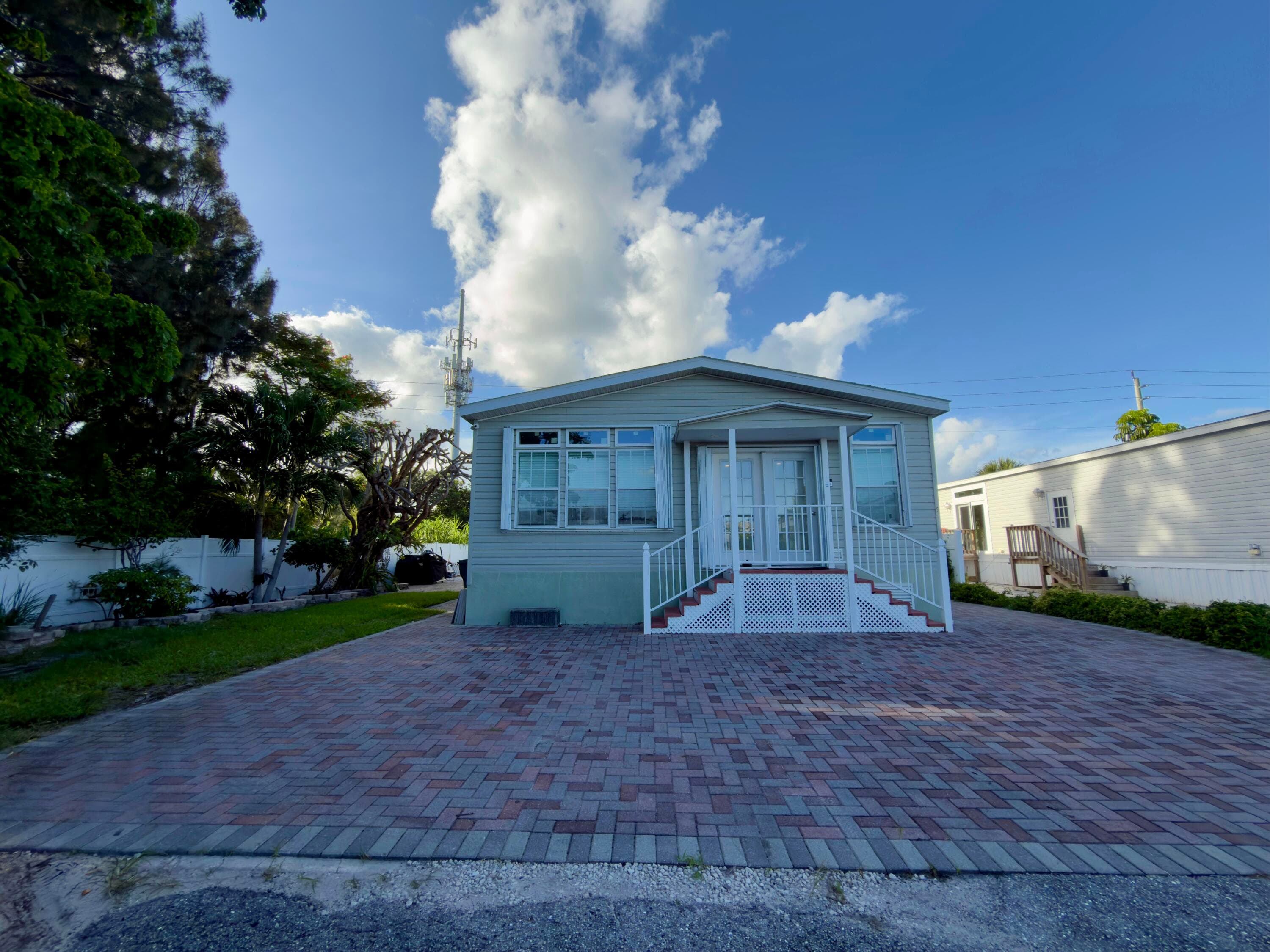 4311 Okeechobee Boulevard 95, West Palm Beach, FL 33409 — photo 1 of 17