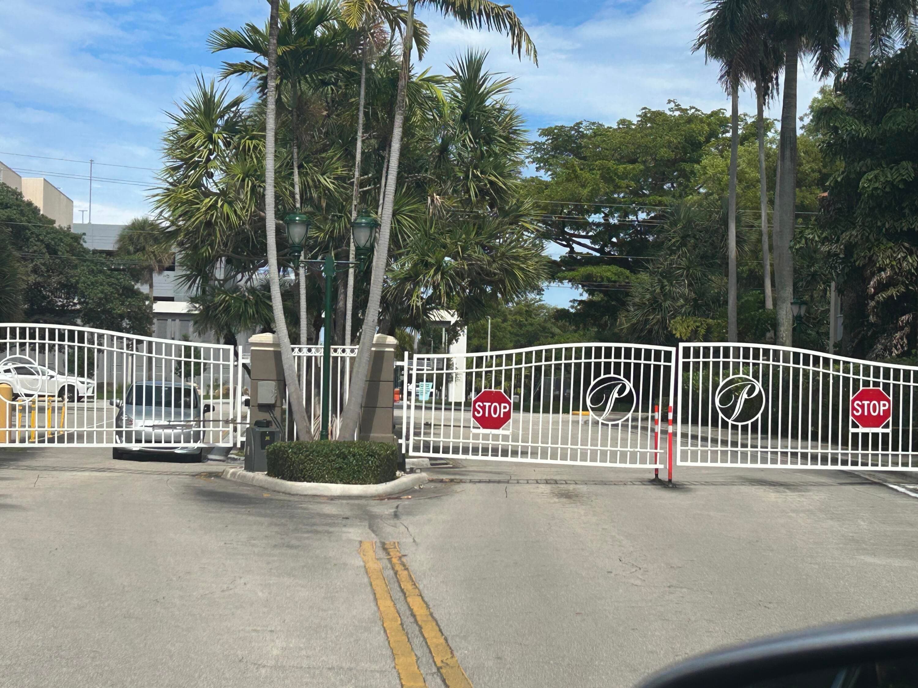 410 S Park 1-204, Hollywood, FL 33021 — photo 2 of 32