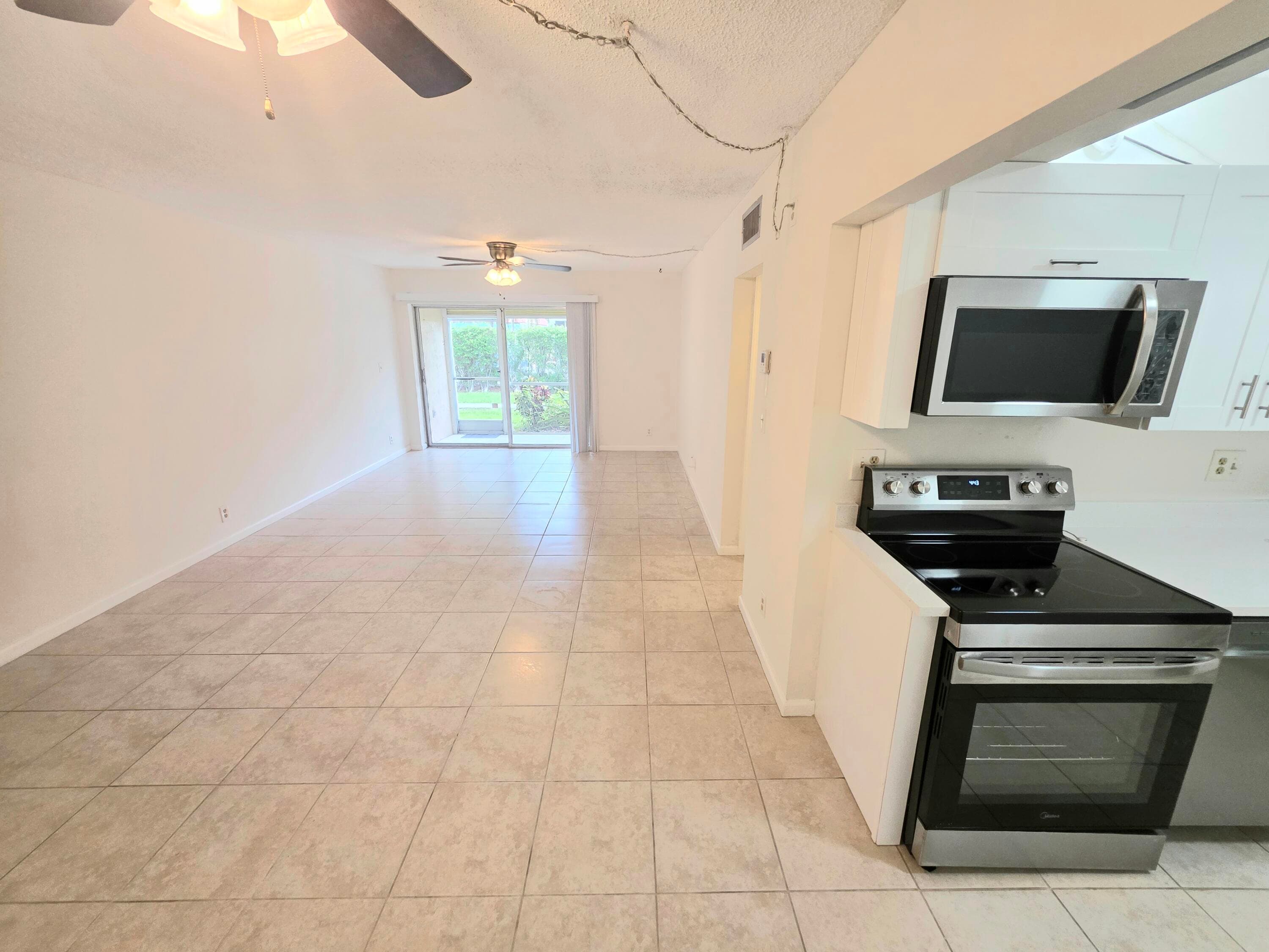 959 SE 2nd Avenue 101, Deerfield Beach, FL 33441 — photo 7 of 28