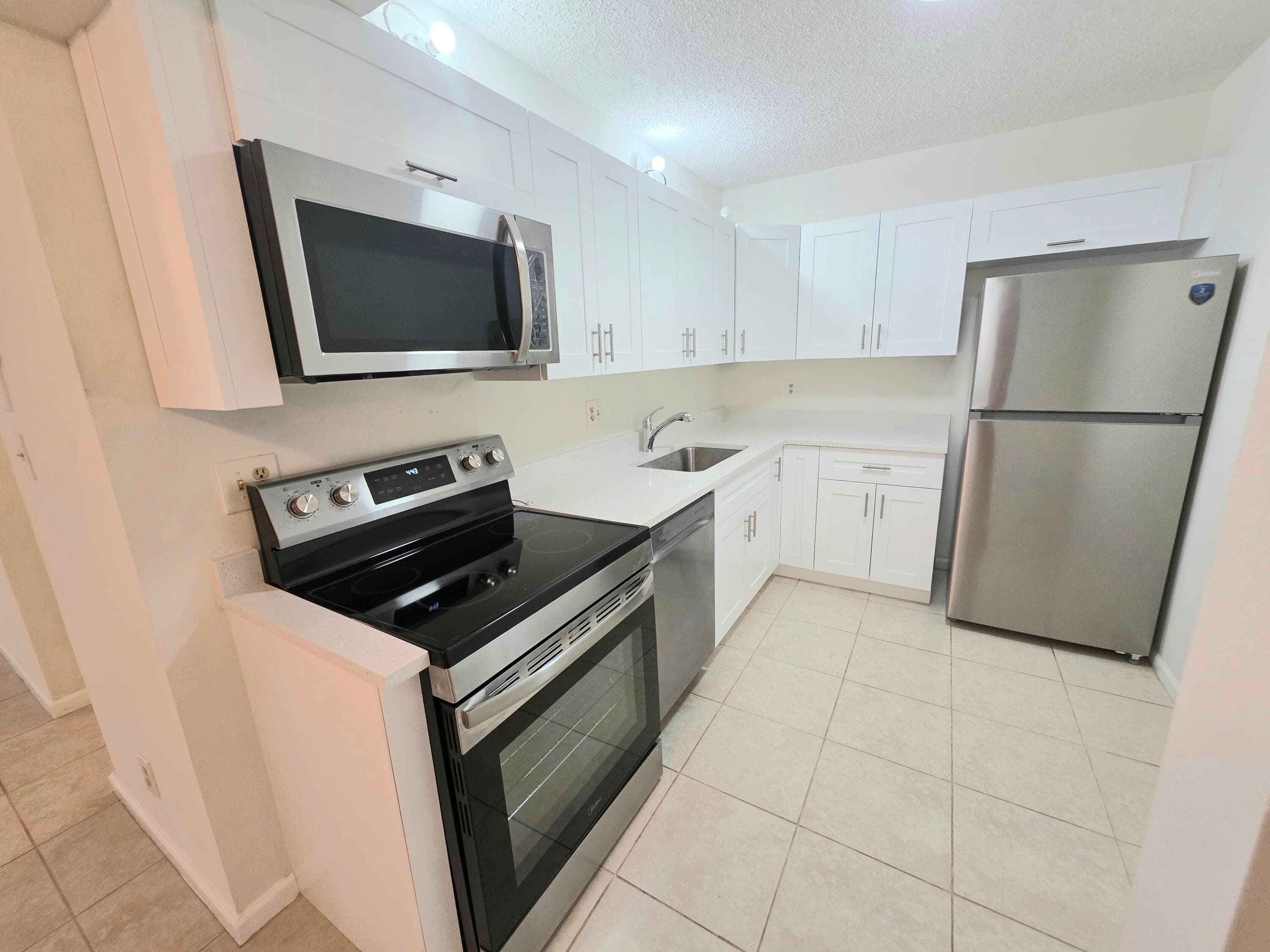 959 SE 2nd Avenue 101, Deerfield Beach, FL 33441 — photo 8 of 28