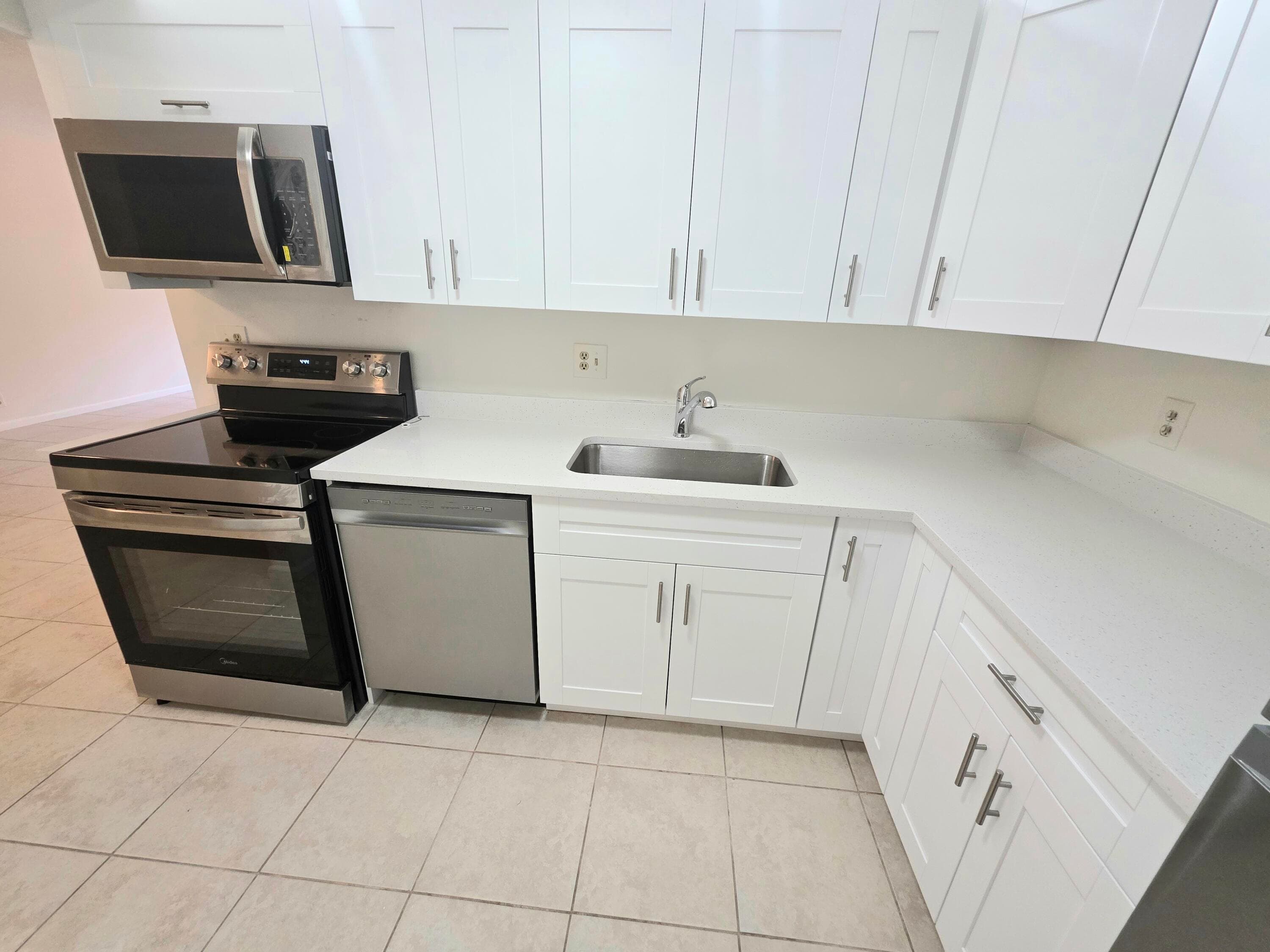 959 SE 2nd Avenue 101, Deerfield Beach, FL 33441 — photo 9 of 28