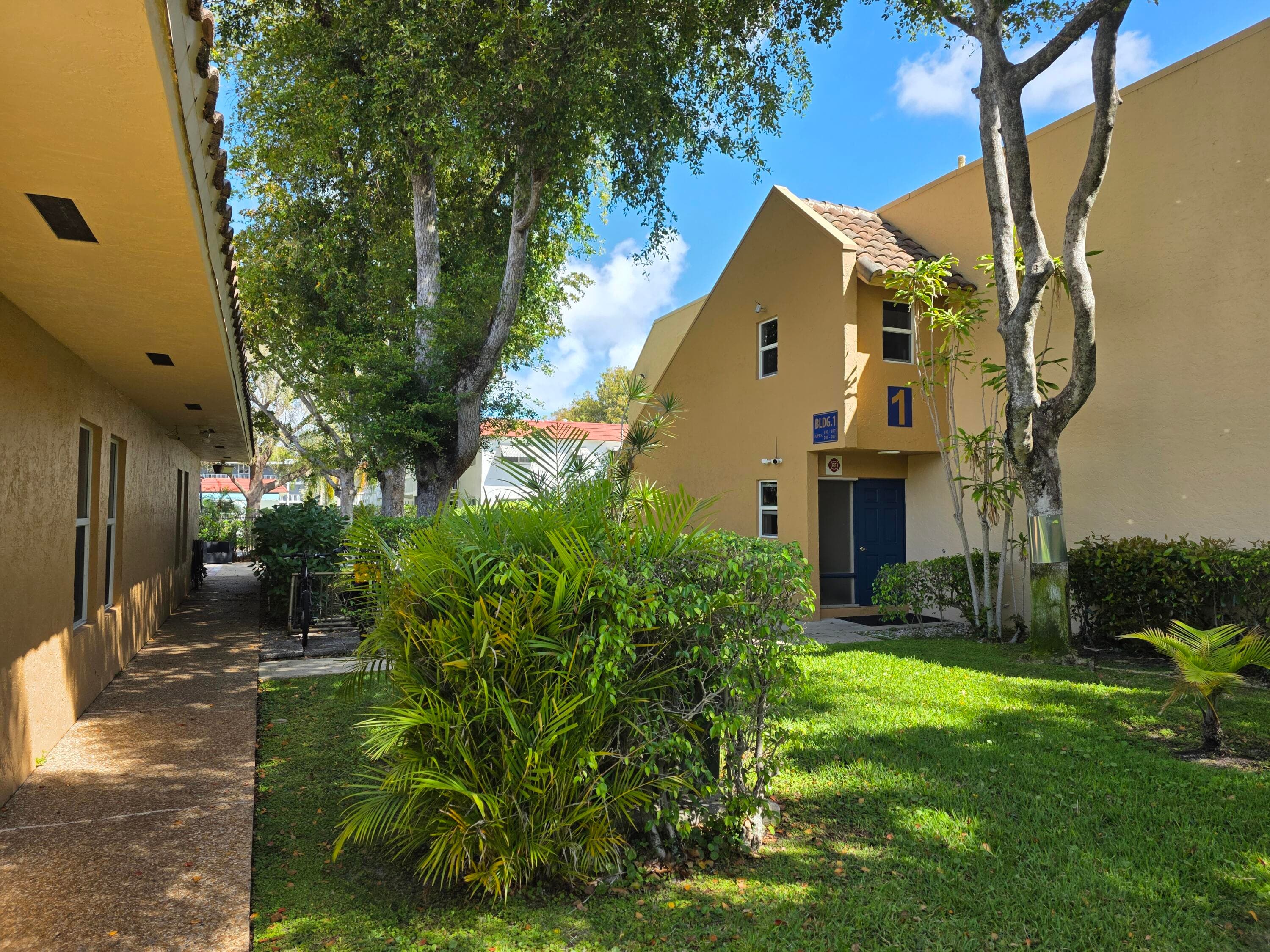 959 SE 2nd Avenue 101, Deerfield Beach, FL 33441 — photo 25 of 28