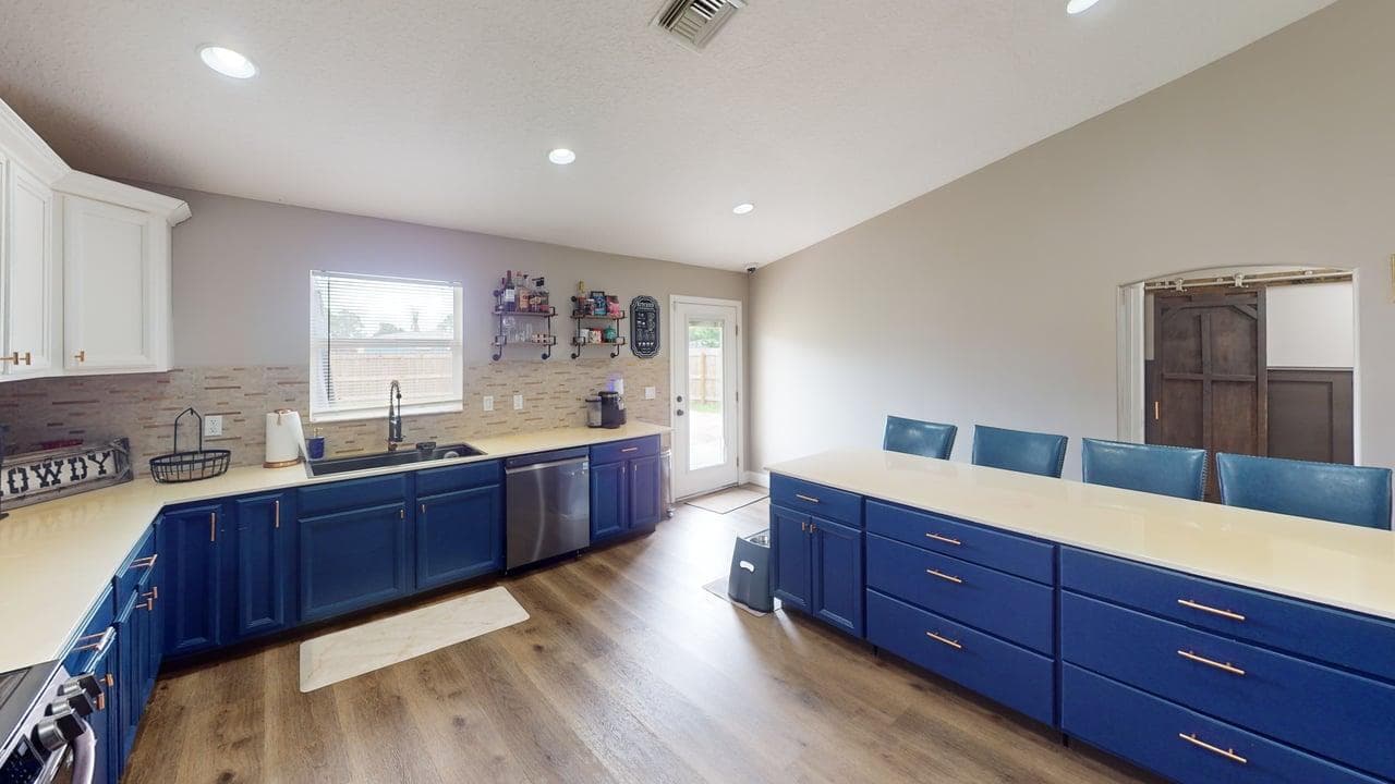 201 NE Faring Avenue, Port St. Lucie, FL 34983 — photo 10 of 37